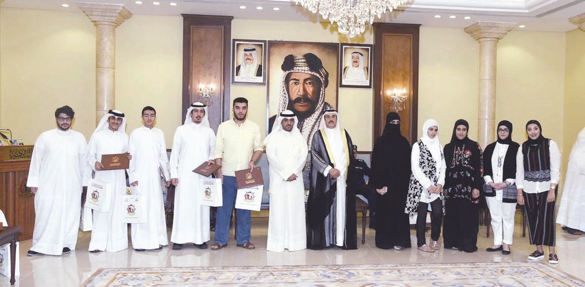 ... ويتوسطان الطلاب والطالبات الفائقين