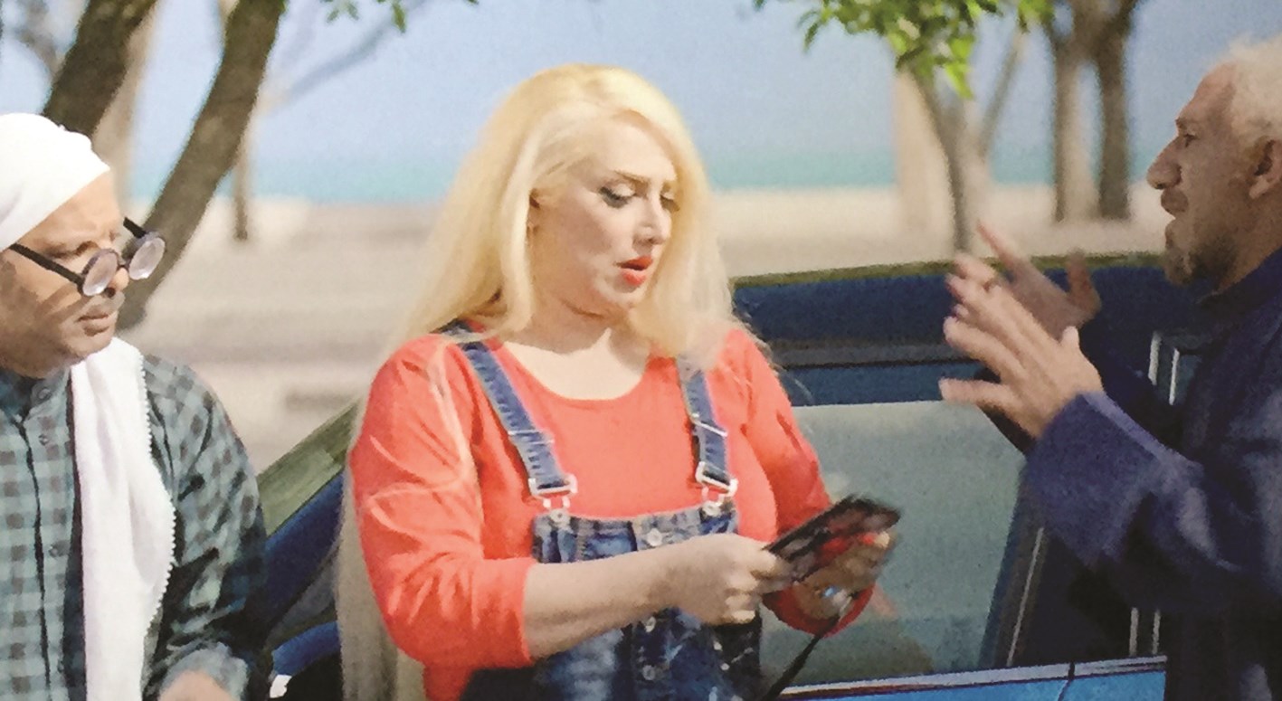 في مشهد مع ميس قمر