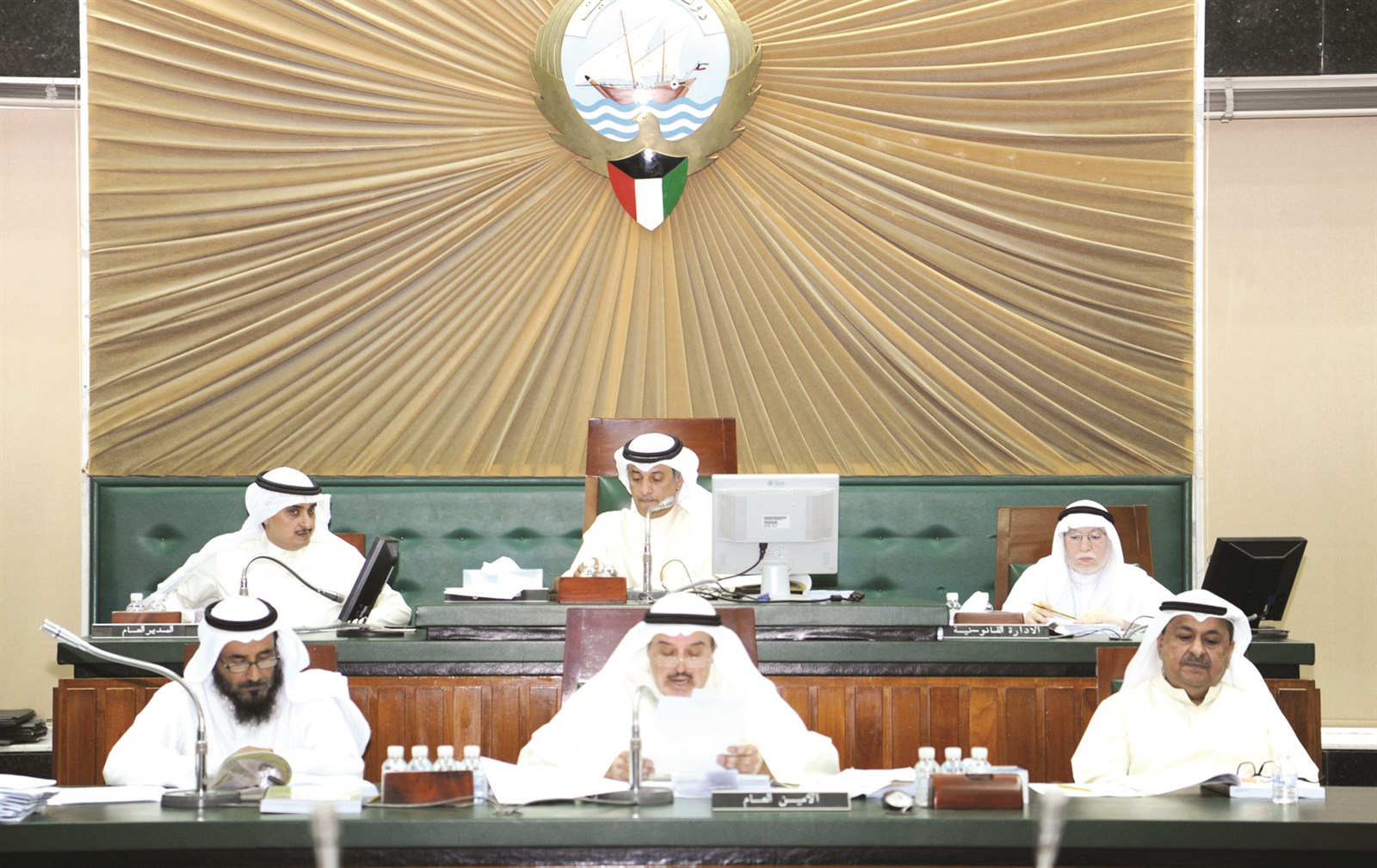 u0627u0644u0645u0647u0644u0647u0644 u0645u062au0631u0626u0633u0627u064b u0627u0644u062cu0644u0633u0629 u0648u0625u0644u0649 u062cu0648u0627u0631u0647 u0627u0644u0645u0646u0641u0648u062du064a