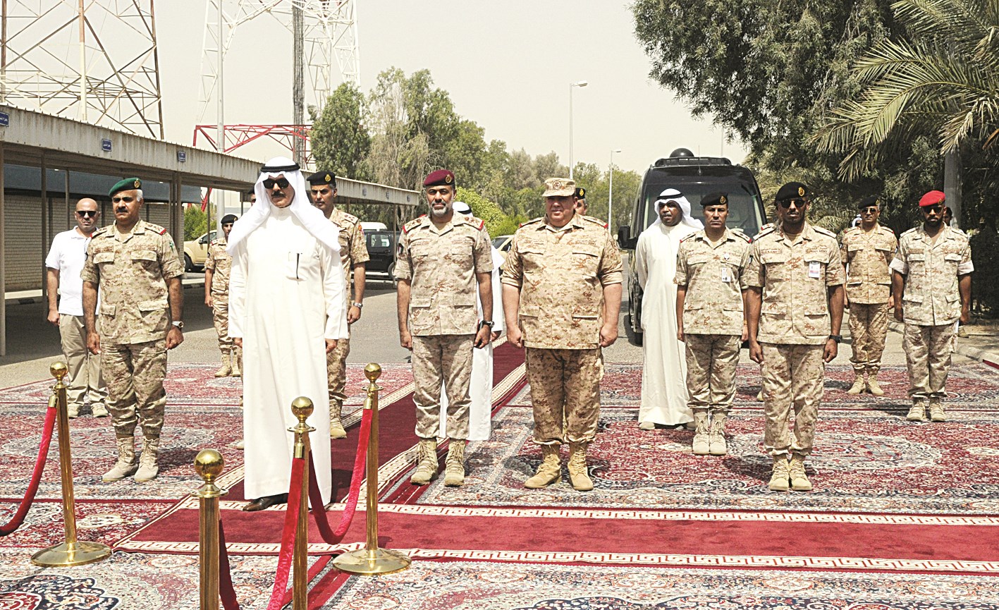 الوزير الخالد لدى وصوله للقاعدة