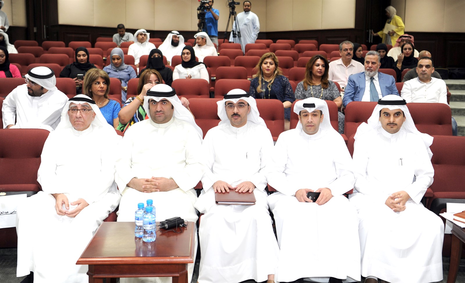 u0627u0644u0631u0648u0636u0627u0646 u0648u0648u0643u0644u0627u0621 u00abu0627u0644u062au062cu0627u0631u0629u00bb u0627u0644u0645u0633u0627u0639u062fu0648u0646 u0648u0627u0644u063au0627u0646u0645         (u062au0635u0648u064au0631 u0637u0627u0631u0642 u0639u0632u0627u0644u062fu064au0646)