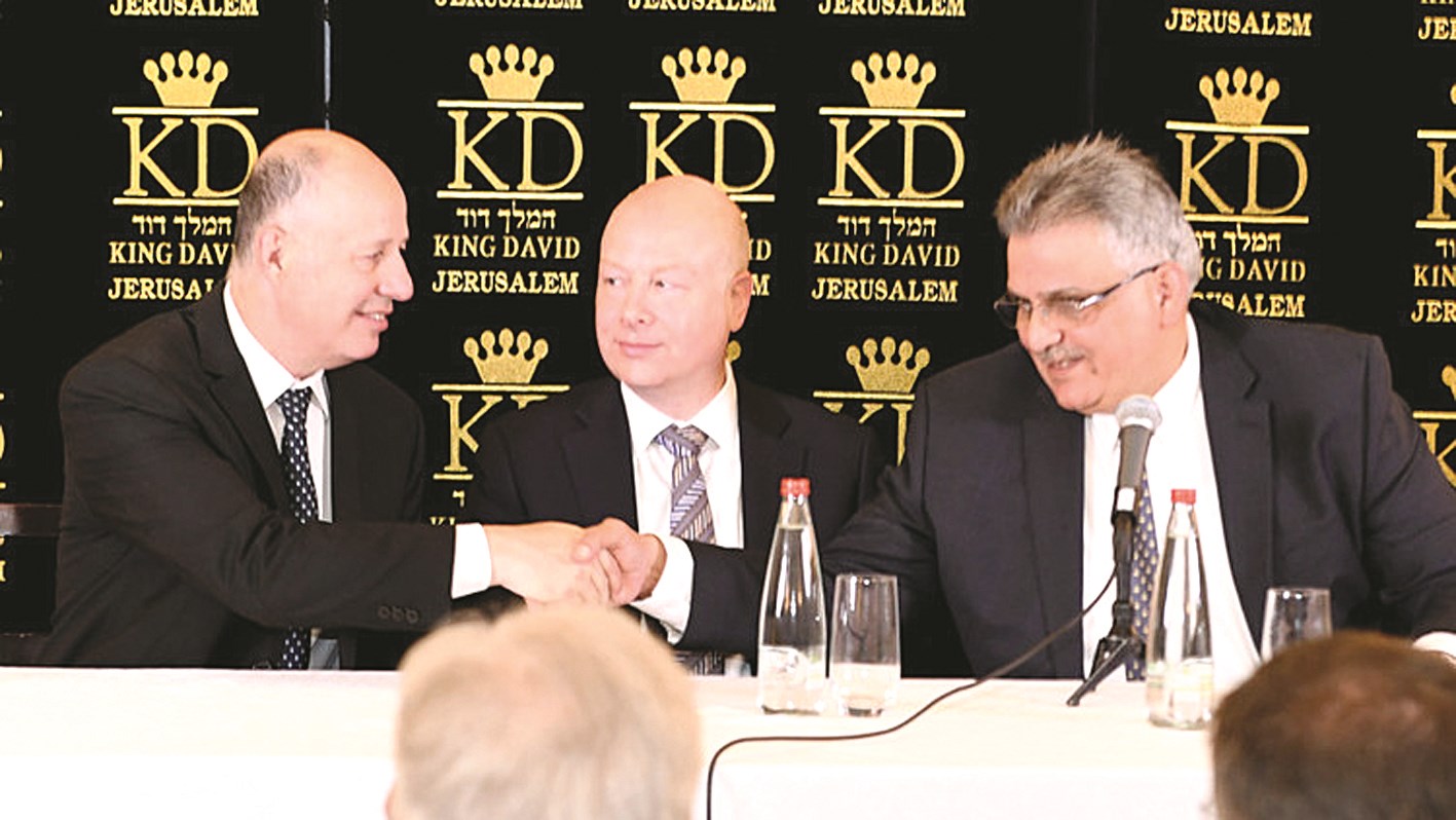 u0645u0635u0627u0641u062du0629 u0628u064au0646 u063au0646u064au0645 (u064au0645u064au0646) u0648u0647u0646u063au0628u064a u0628u062du0636u0648u0631 u063au0631u0646u0628u064au0644u0627u062a u0641u064a u062du0641u0644 u062au0648u0642u064au0639 u0627u0644u0627u062au0641u0627u0642