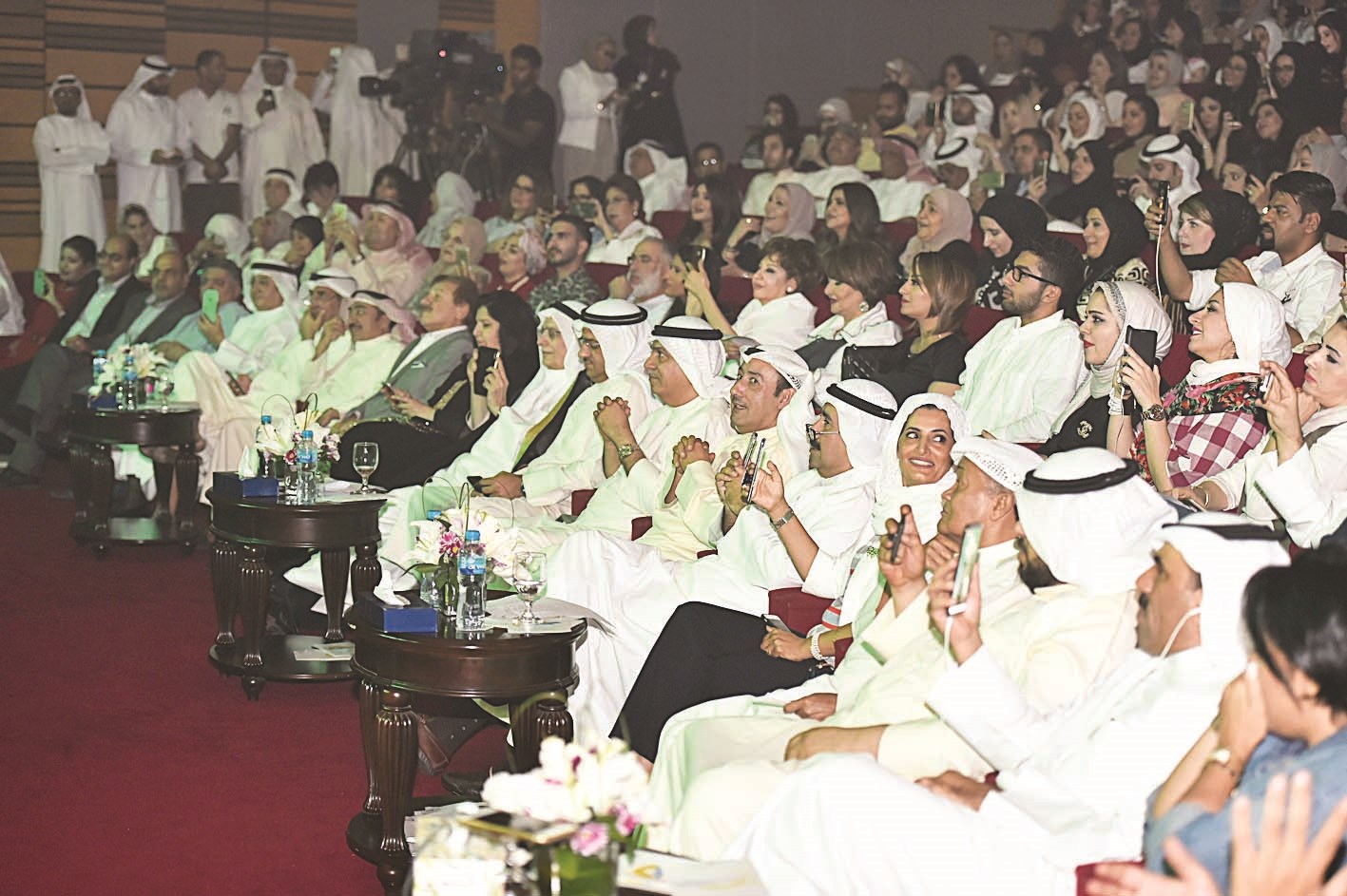 u062cu0627u0646u0628 u0645u0646 u0627u0644u062du0636u0648u0631  (u062au0635u0648u064au0631 u0637u0627u0631u0642 u0639u0632u0627u0644u062fu064au0646)