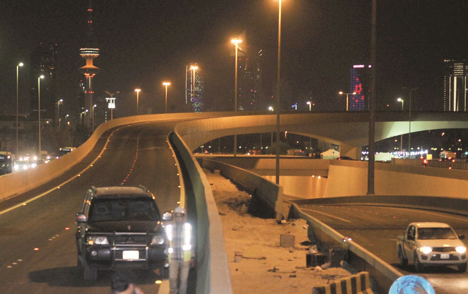 أحد الجسرين عقب افتتاحه