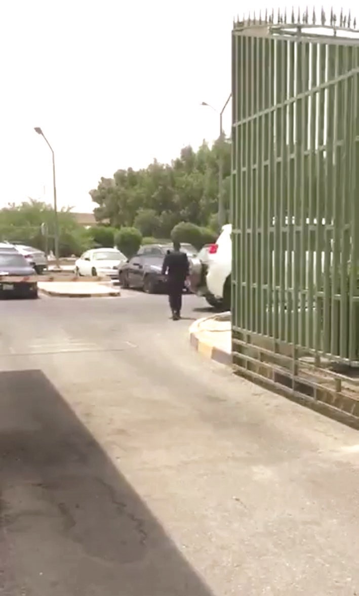 ... والعسكري يعود أدراجه