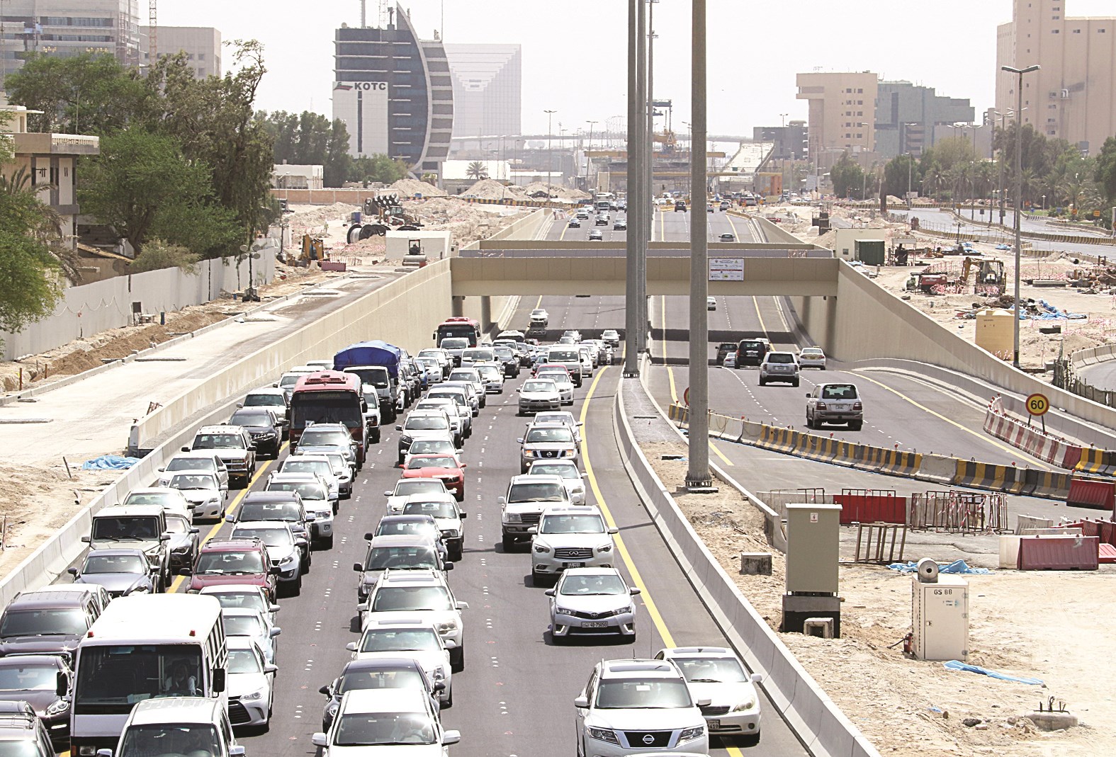 u0627u0644u0632u062du0627u0645 u064au0628u062fu0648 u0644u0644u0642u0627u062fu0645u064au0646 u0628u0627u062au062cu0627u0647 u062fu0648u0627u0631 u0627u0644u0634u064au0631u0627u062au0648u0646