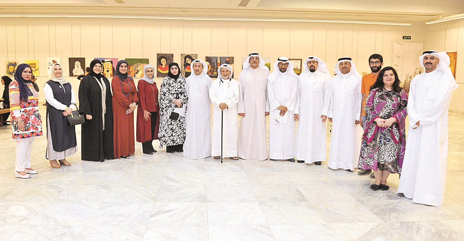 u0627u0644u0639u0633u0639u0648u0633u064a u0645u0639 u0628u0639u0636 u0627u0644u0645u0634u0627u0631u0643u064au0646 u0641u064a u0627u0644u0645u0639u0631u0636 (u062au0635u0648u064au0631 u0633u0639u062f u0647u0646u062fu0627u0648u064a)