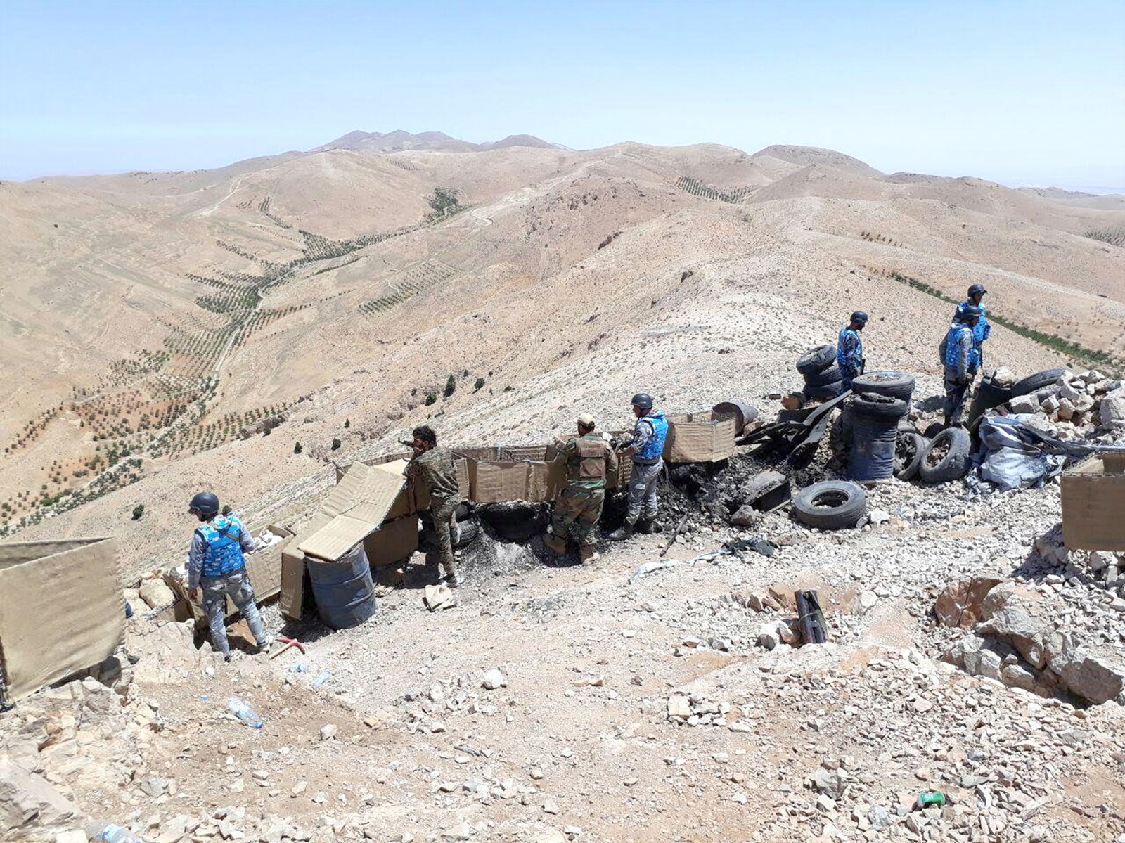 u0642u0648u0627u062a u0645u0646 u0627u0644u0646u0638u0627u0645 u0627u0644u0633u0648u0631u064a u0648u00abu062du0632u0628 u0627u0644u0644u0647u00bb u0641u064a u062cu0628u0627u0644 u0627u0644u0642u0644u0645u0648u0646 u0628u0631u064au0641 u062fu0645u0634u0642 u0645u0639 u0627u0633u062au0645u0631u0627u0631 u0645u0639u0631u0643u0629 u062cu0631u0648u062f u0639u0631u0633u0627u0644 u0641u064a u0627u0644u0645u0646u0637u0642u0629 u0627u0644u062du062fu0648u062fu064au0629 (u0631u0648u064au062au0631u0632)