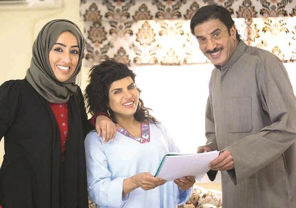 السبتي مع حسين المنصور ونهلة الفهد في كواليس «دموع الأفاعي»