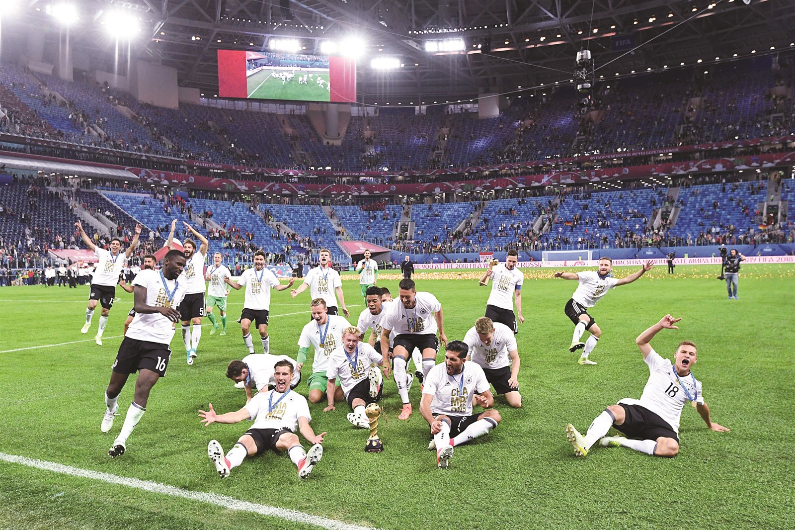 u0644u0627u0639u0628u0648 u0645u0646u062au062eu0628 u0623u0644u0645u0627u0646u064au0627 u064au062du062au0641u0644u0648u0646 u0628u0643u0623u0633 u0627u0644u0642u0627u0631u0627u062a        (u0623 u0641 u0628)