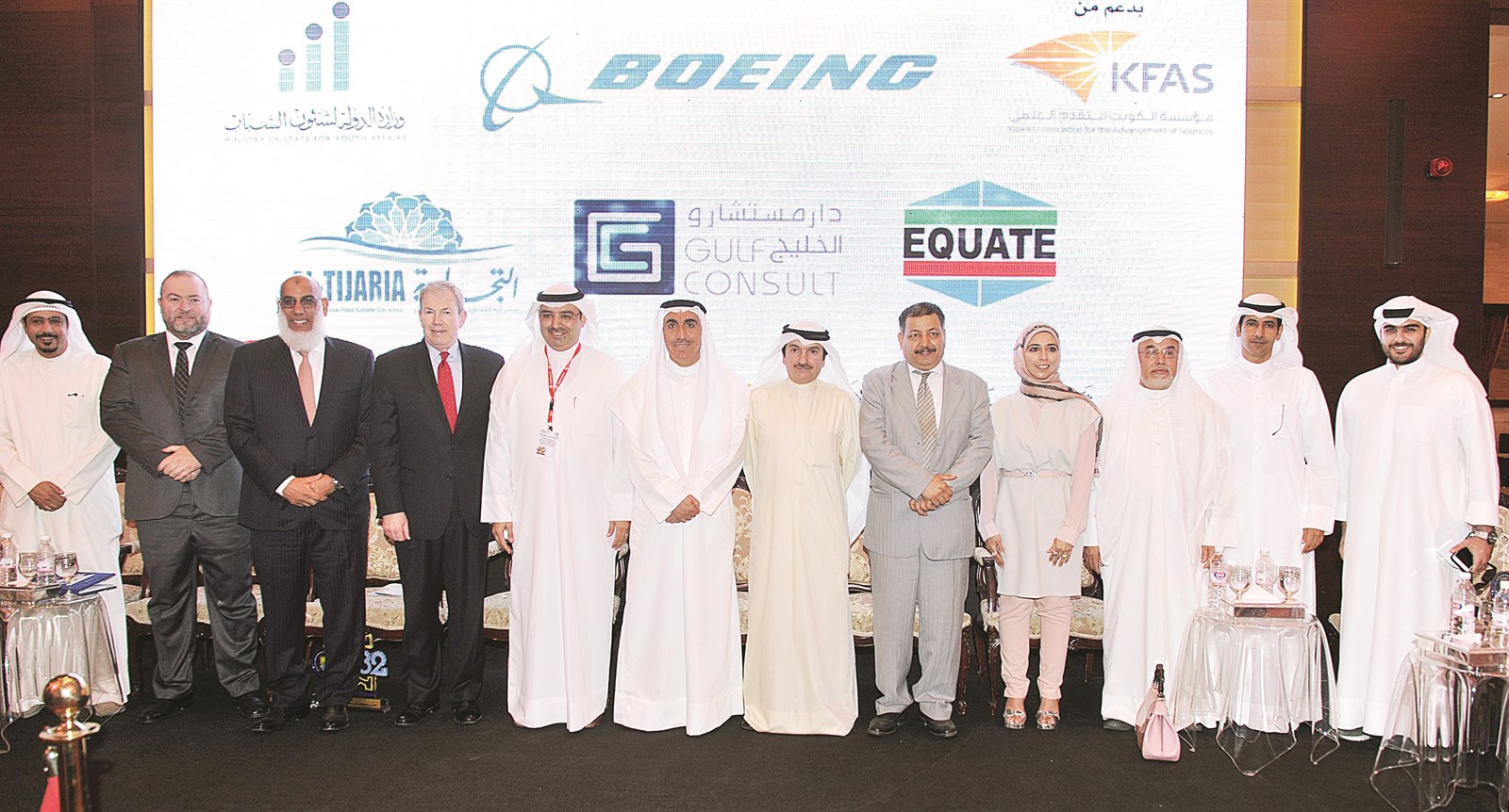 لقطة جماعية للجهات الراعية وقيادات جامعة الكويت