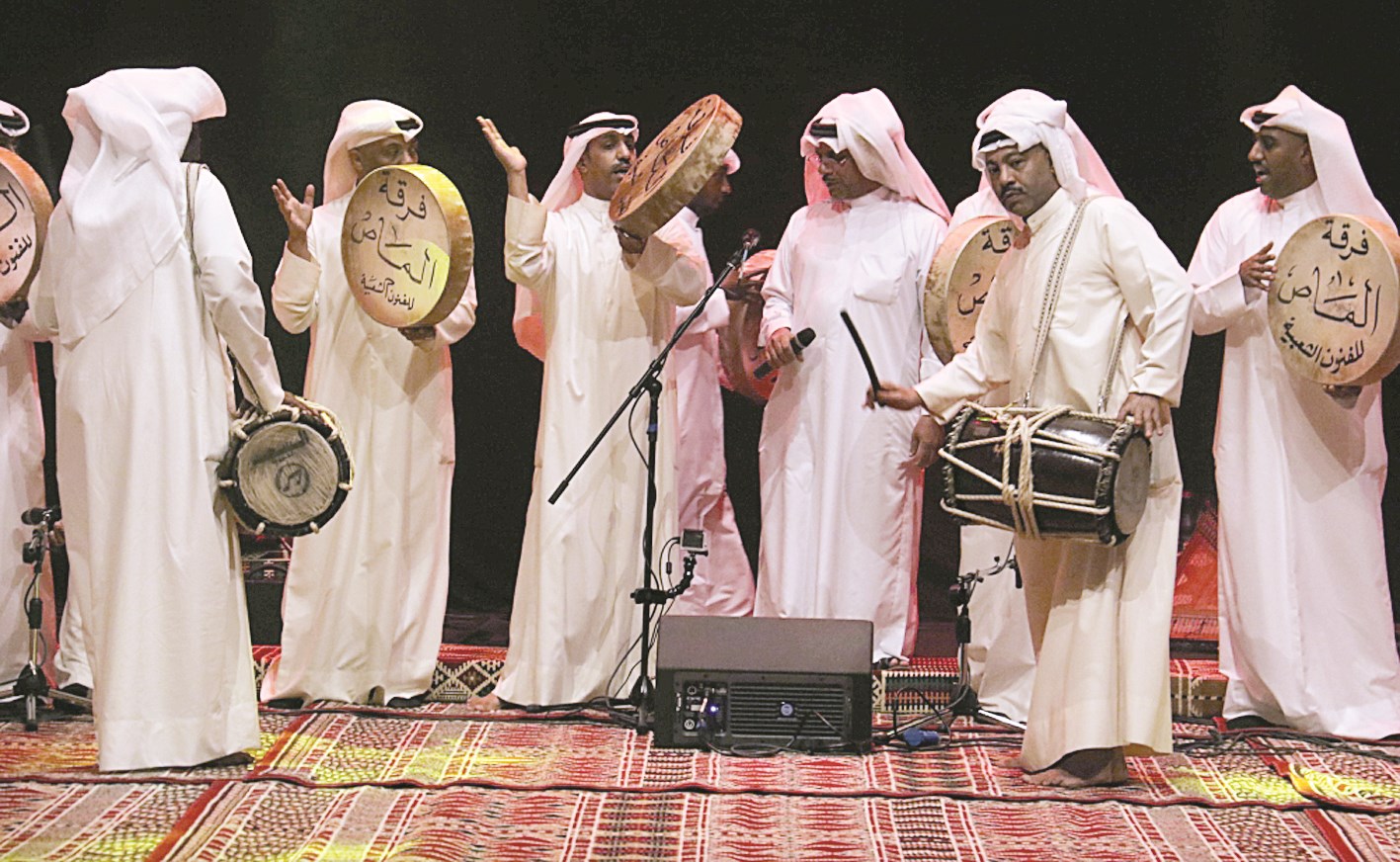 u0633u0644u0645u0627u0646 u0627u0644u0639u0645u0627u0631u064a u0645u0639 u0641u0631u0642u0629 u0627u0644u0645u0627u0635 u0627u0644u0634u0639u0628u064au0629 (u062au0635u0648u064au0631 u0628u0633u0627u0645 u0632u064au062fu0627u0646)