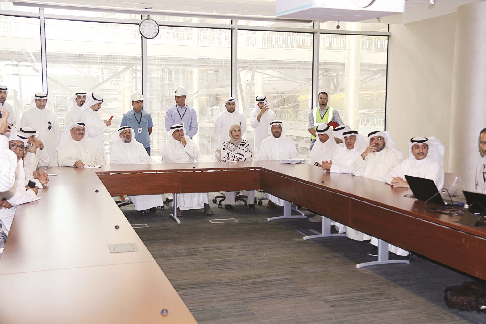 u0627u0644u0648u0632u064au0631u0627u0646 u0627u0644u0641u0627u0631u0633 u0648u0627u0644u0645u0637u0648u0639 u064au062au0648u0633u0637u0627u0646 u0642u064au0627u062fu064au064a u0627u0644u0648u0632u0627u0631u062au064au0646 u0644u062fu0649 u0627u0644u0627u0633u062au0645u0627u0639 u0644u0634u0631u062d u0639u0646 u0627u0644u0645u0628u0646u0649 (u062au0635u0648u064au0631 u0623u0633u0639u062f u0639u0628u062fu0627u0644u0644u0647)