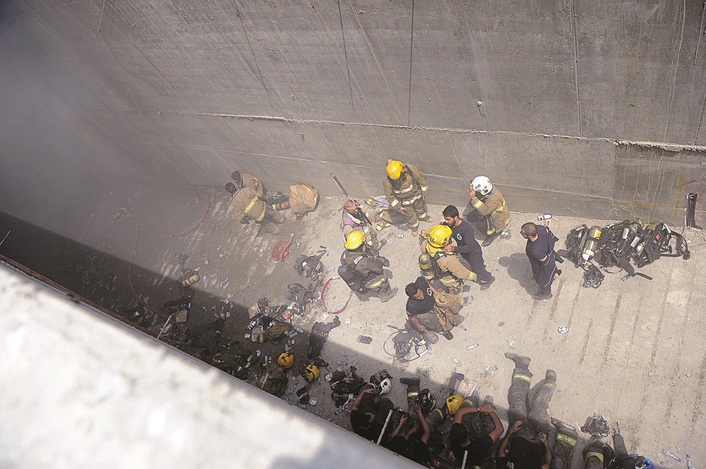 استراحة المحاربين بعد السيطرة على الحريق