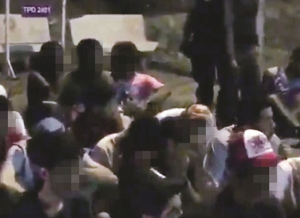 u0627u0644u0634u0628u0627u0646 u0623u062bu0646u0627u0621 u0636u0628u0637u0647u0645