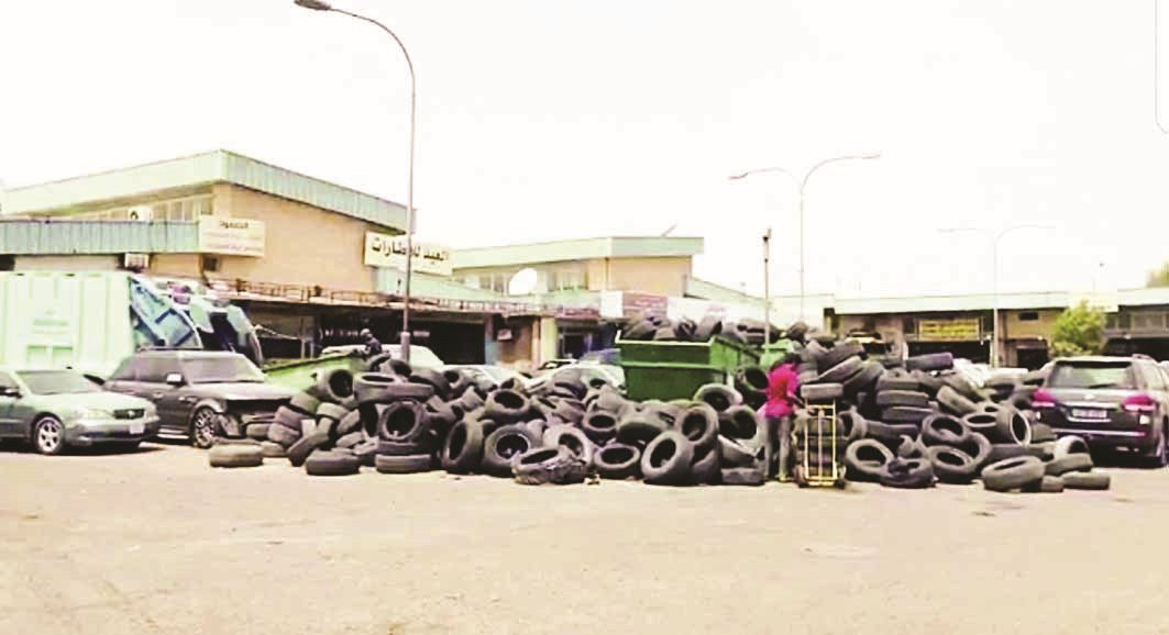 إطارات في كل مكان بصناعية الجهراء