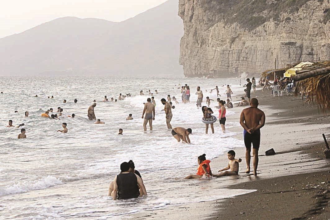 u0628u0639u064au062fu0627u064b u0639u0646 u0627u0644u062du0631u0628... u0633u0648u0631u064au0648u0646 u0639u0644u0649 u0634u0627u0637u0626 u0627u0644u0644u0627u0630u0642u064au0629 (u0627 u0641 u0628)