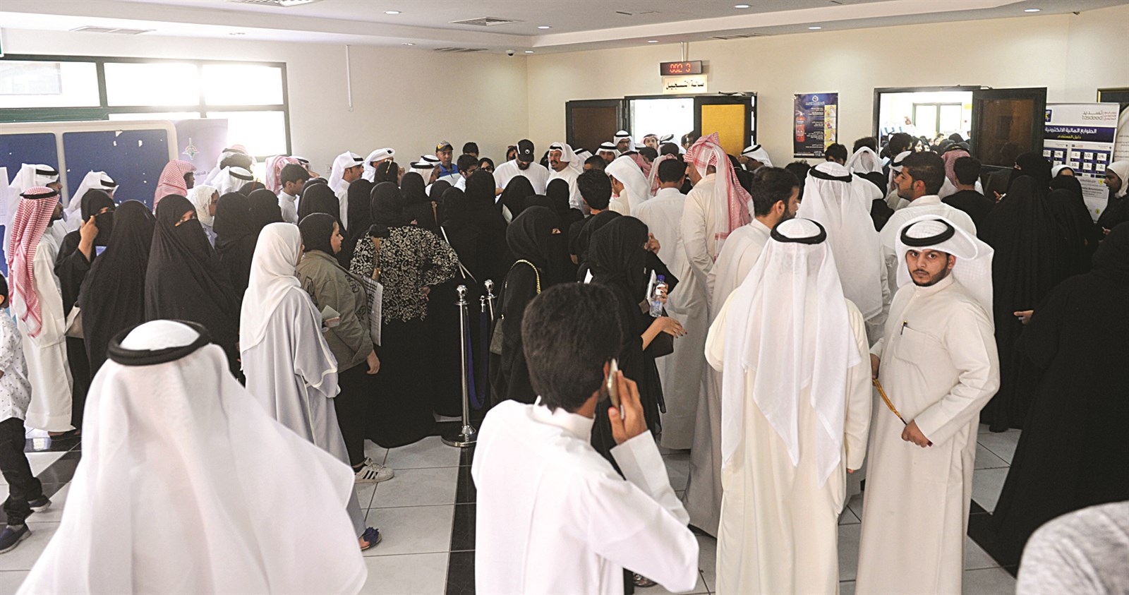 u062du0634u0648u062f u062au062au0632u0627u062du0645 u0644u0644u062fu062eu0648u0644 u0625u0644u0649 u0635u0627u0644u0629 u0627u0644u062au0633u062cu064au0644  (u062au0635u0648u064au0631 u0633u0639u062f u0647u0646u062fu0627u0648u064a)