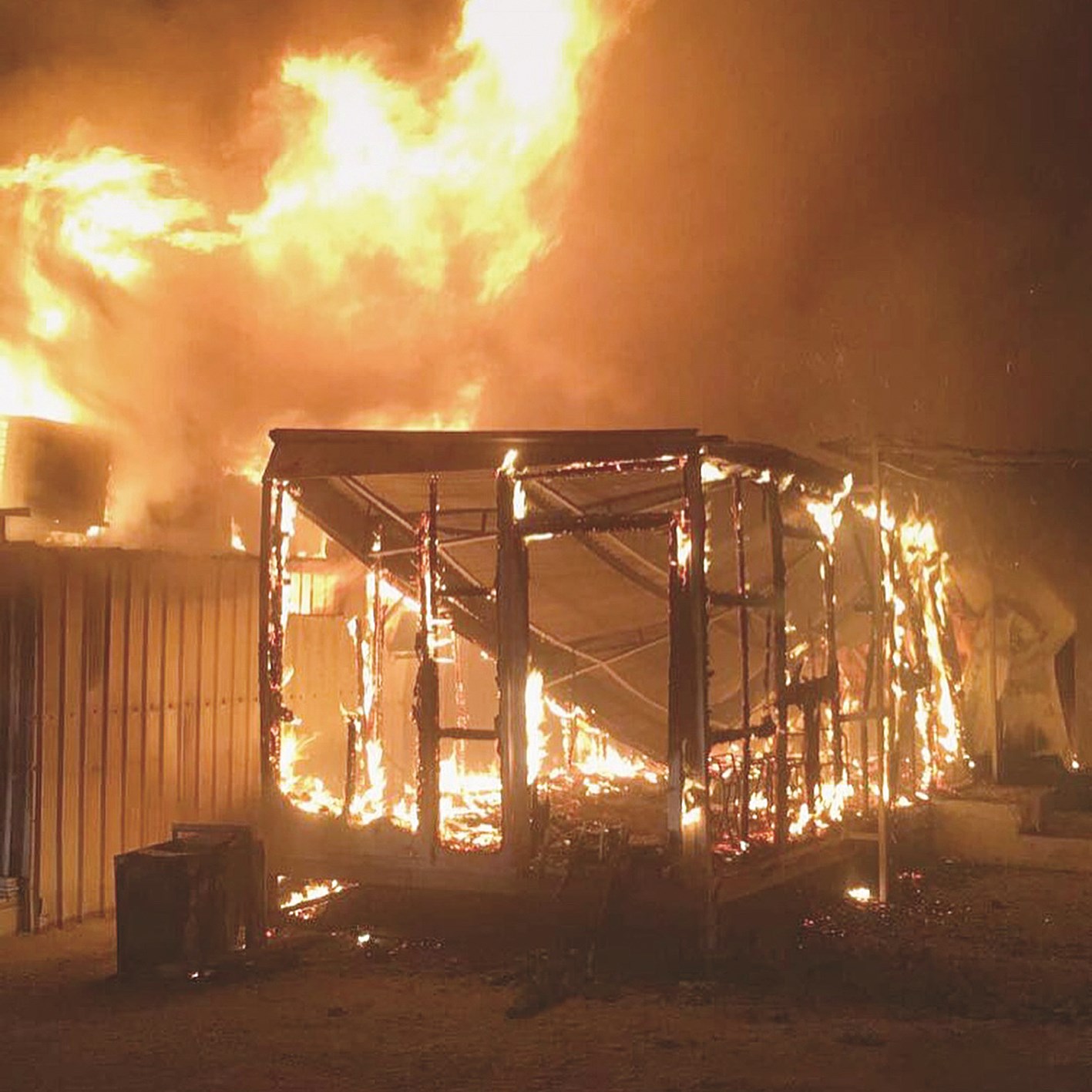 u0627u0644u0646u0627u0631 u062au0644u062au0647u0645 u0623u062du062f u0627u0644u0634u0627u0644u064au0647u0627u062a