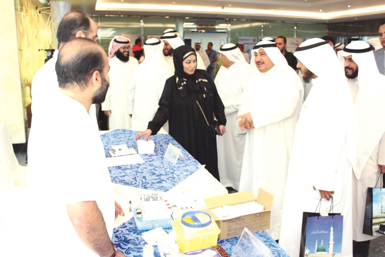 جولة في المعرض المرافق لليوم التوعوي