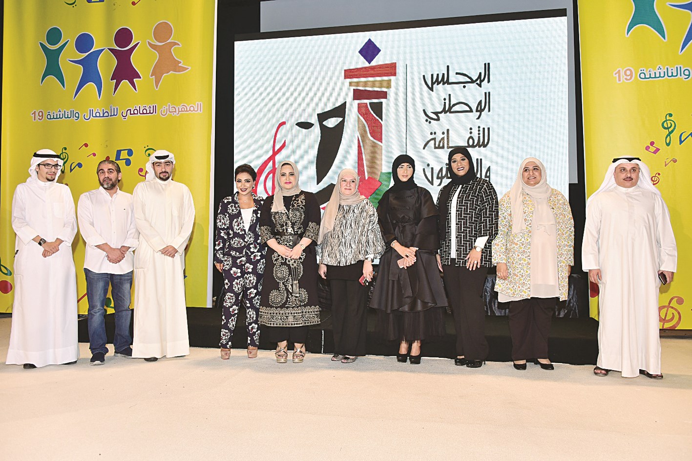 مع المشاركين في ورش العمل