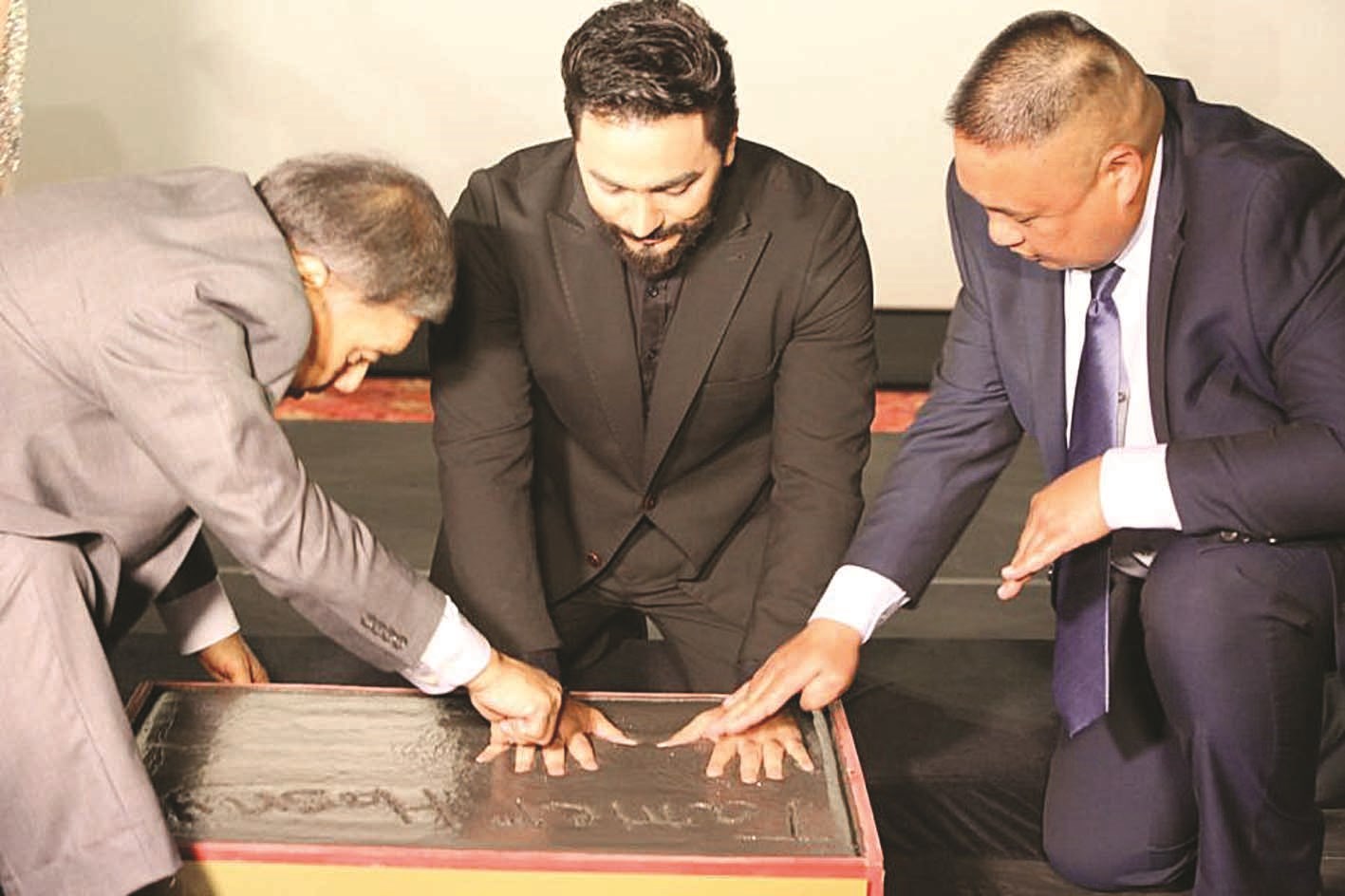 u062au0627u0645u0631 u062du0633u0646u064a u00abu064au0628u0635u0645u00bb u0639u0644u0649 u0627u0644u0644u0648u062du0629 u0627u0644u0625u0633u0645u0646u062au064au0629