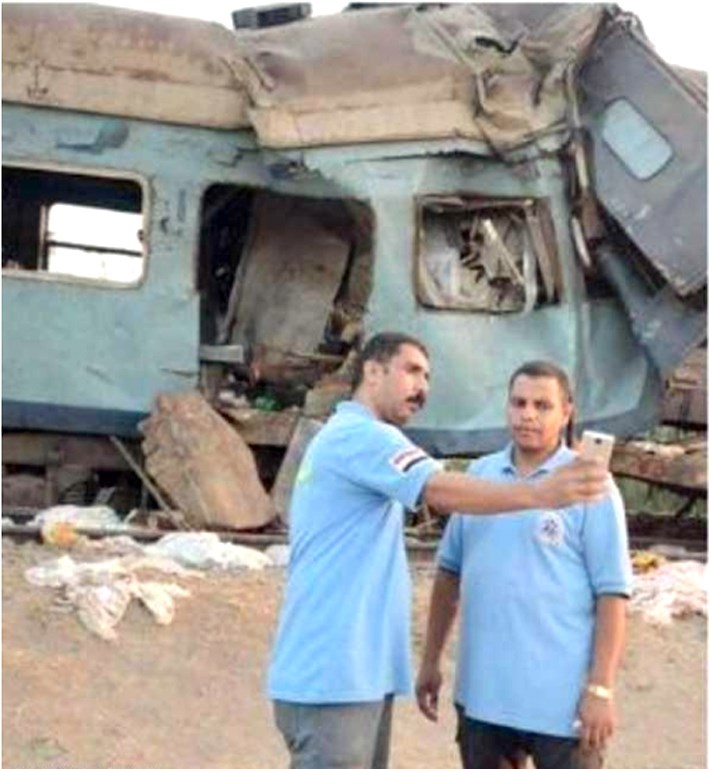 «سيلفي» المسعفين الذي أشعل الغضب في مصر