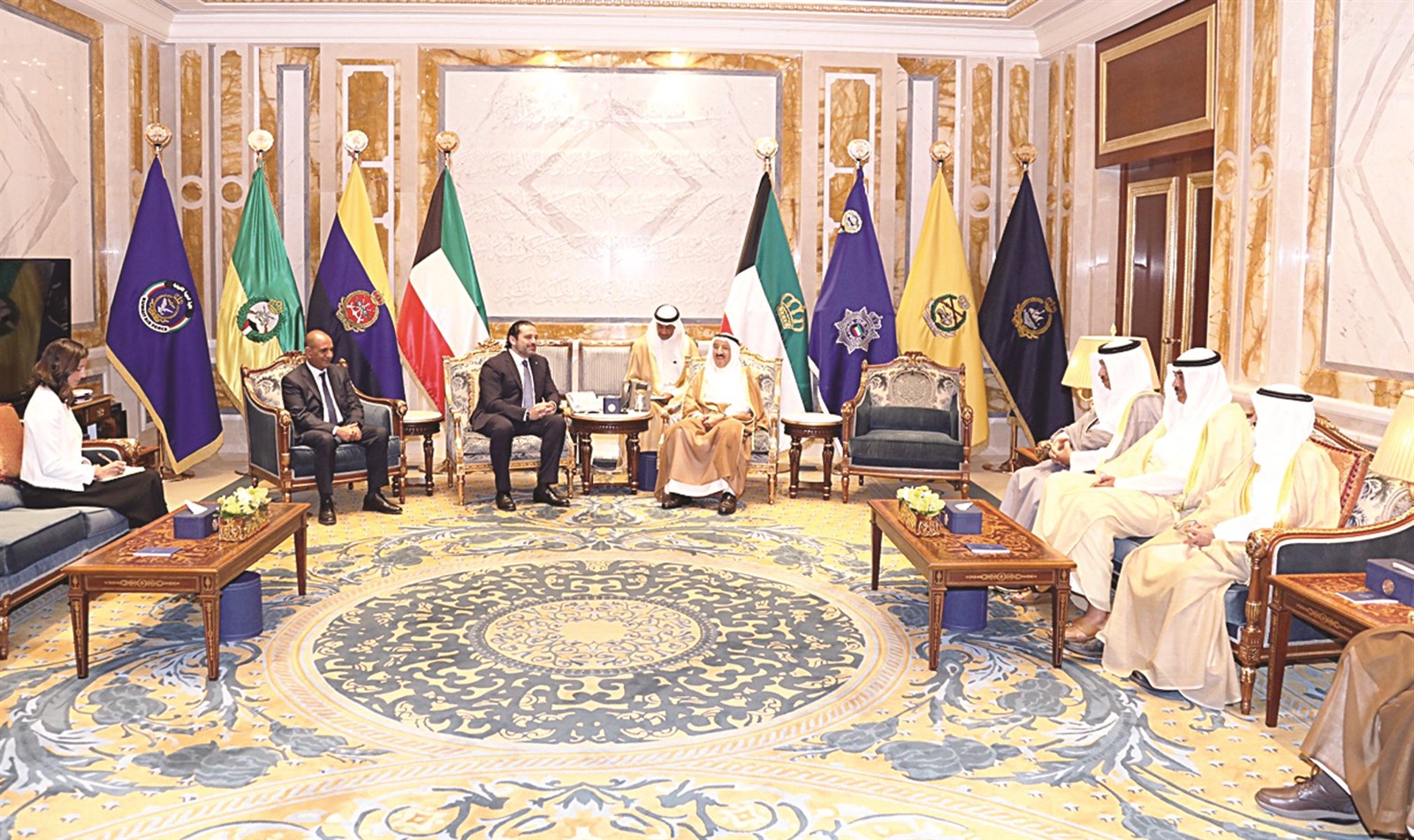 سمو الأمير لدى استقباله جابر المبارك والحريري ومستشاره الإعلامي هاني حمود