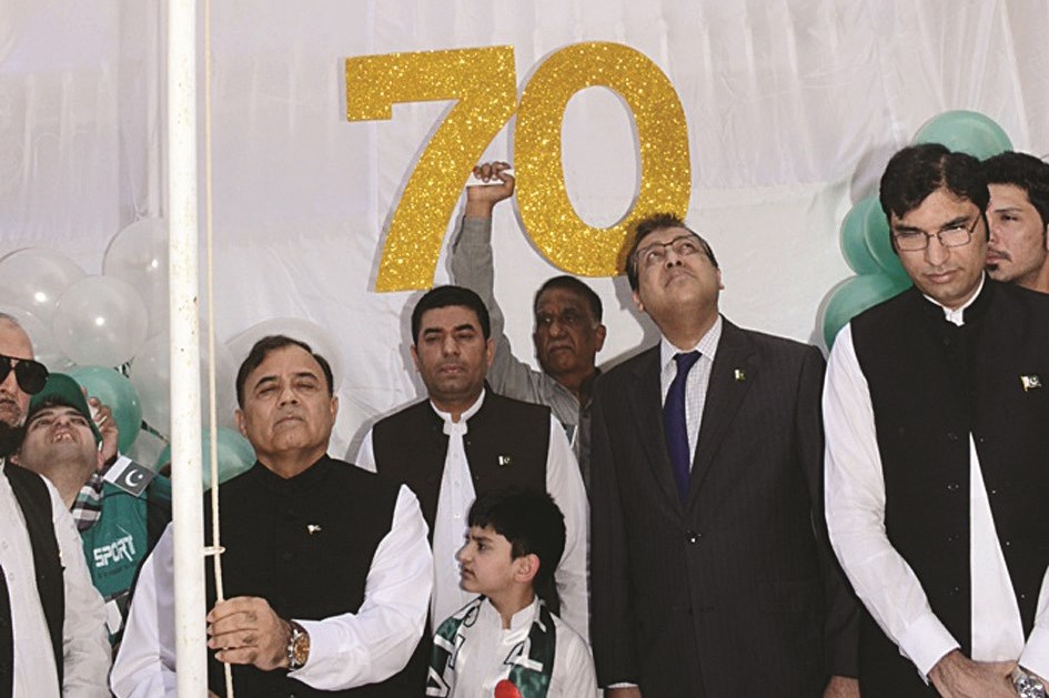 u0627u0644u0633u0641u064au0631 u0627u0644u0628u0627u0643u0633u062au0627u0646u064a u064au0631u0641u0639 u0639u0644u0645 u0628u0644u0627u062fu0647