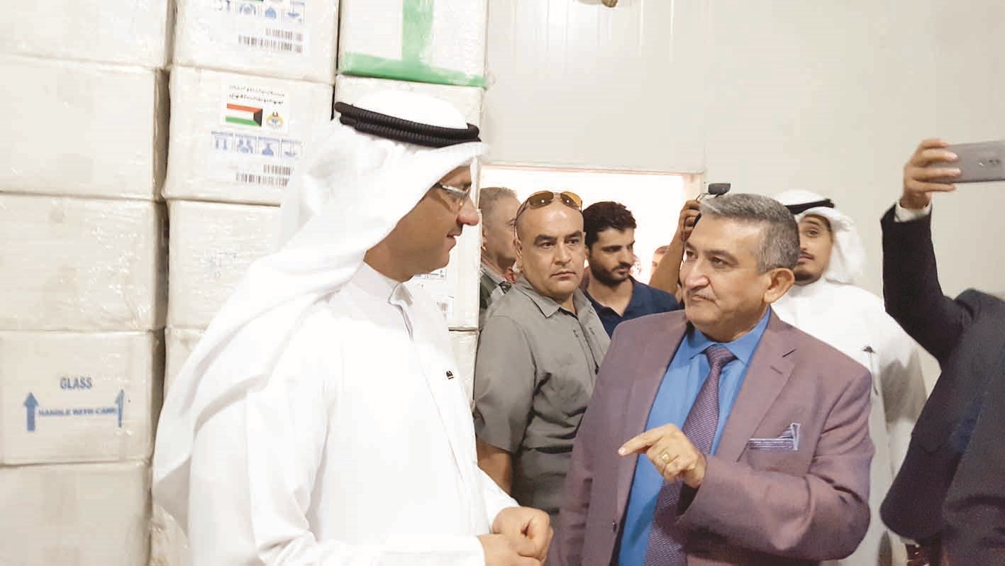 u0627u0644u0643u0646u062fu0631u064a u0648u0645u0633u0624u0648u0644u0648u0646 u0641u064a u0627u0644u0645u0648u0635u0644 u0623u062bu0646u0627u0621 u062au0648u0632u064au0639 u0627u0644u0645u0633u0627u0639u062fu0627u062a