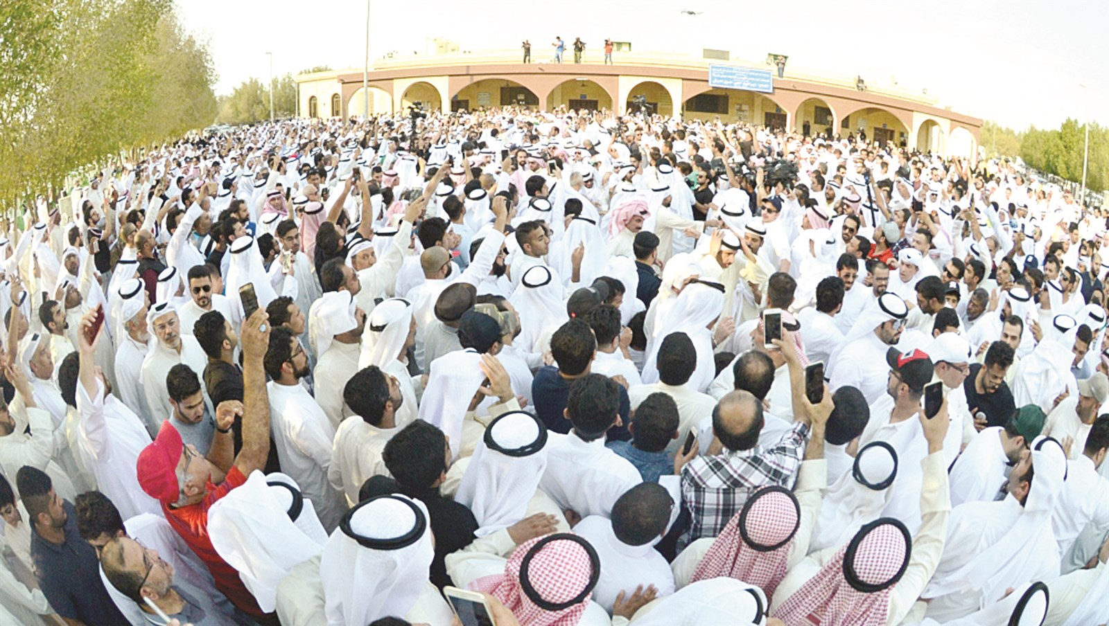 u0627u0644u0622u0644u0627u0641... u0634u064au0639u0648u0627 u00abu0628u0648u0639u062fu0646u0627u0646u00bb u0625u0644u0649 u0645u062bu0648u0627u0647 u0627u0644u0623u062eu064au0631