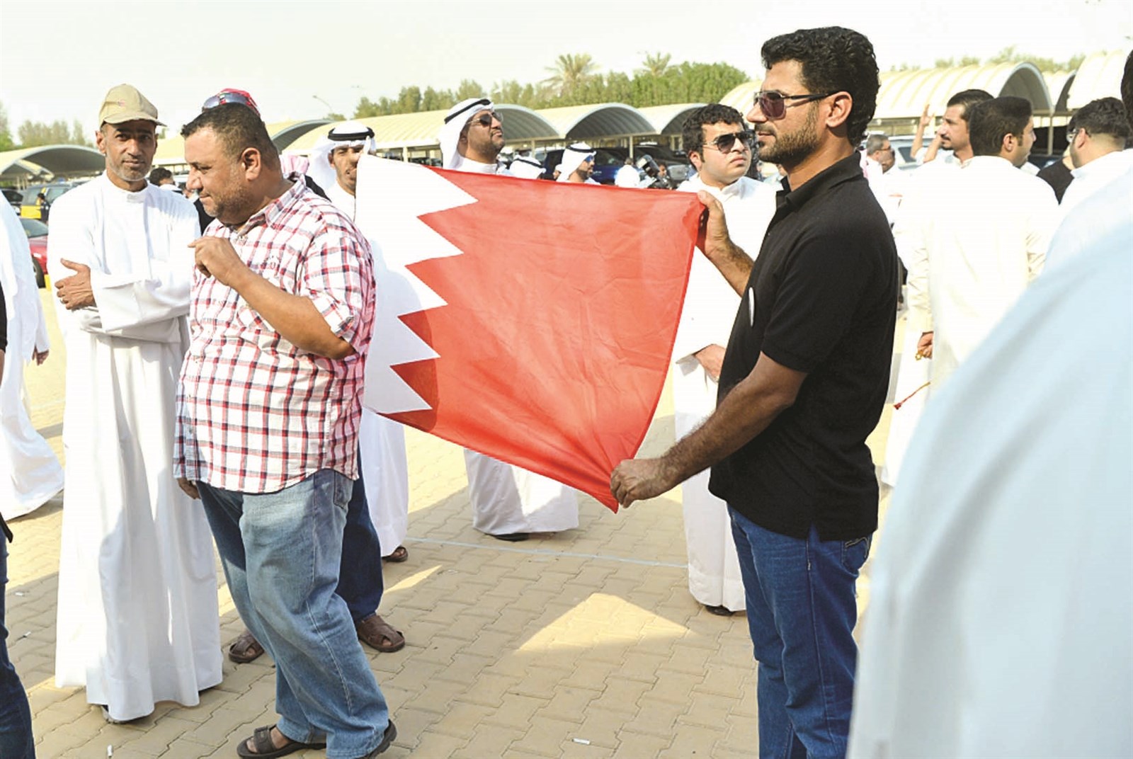 أهل البحرين... قدموا التعازي