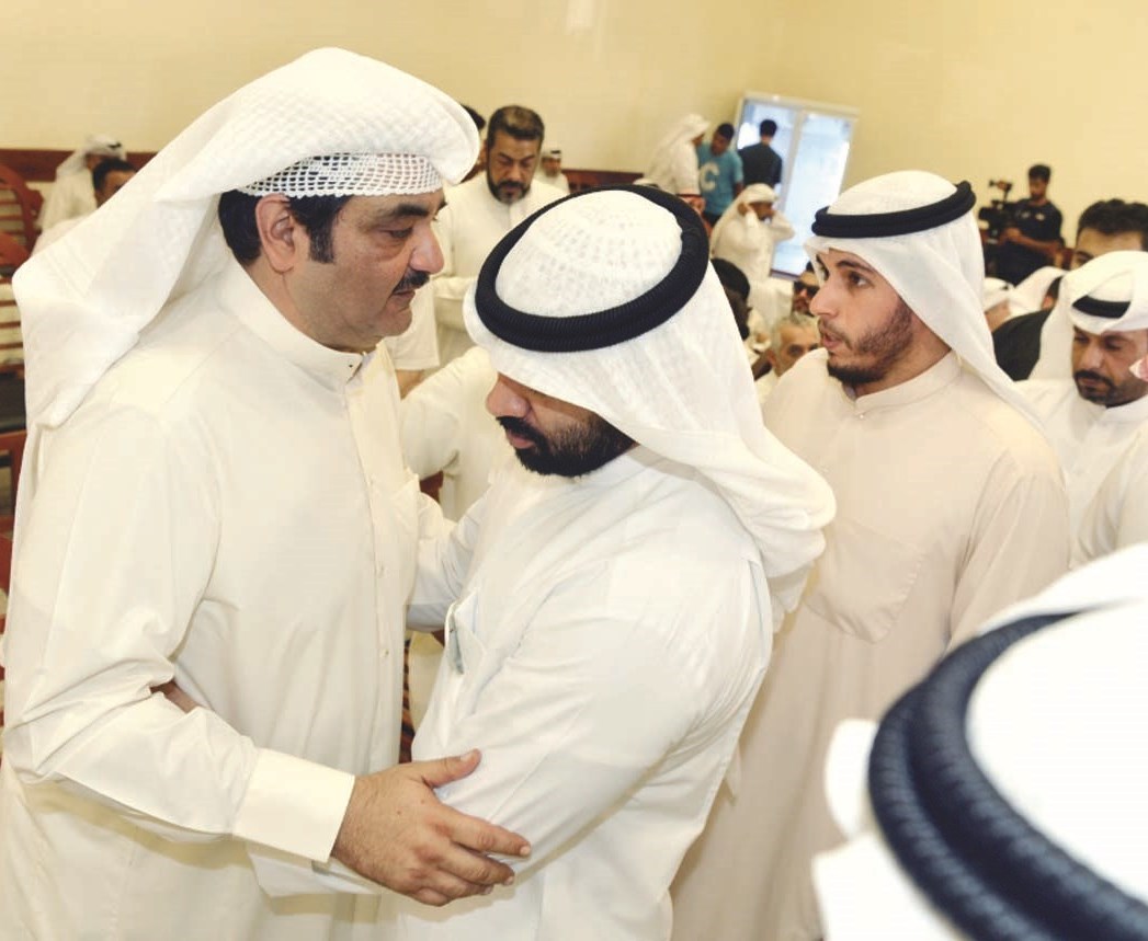 بشار عبدالحسين يتلقى التعازي