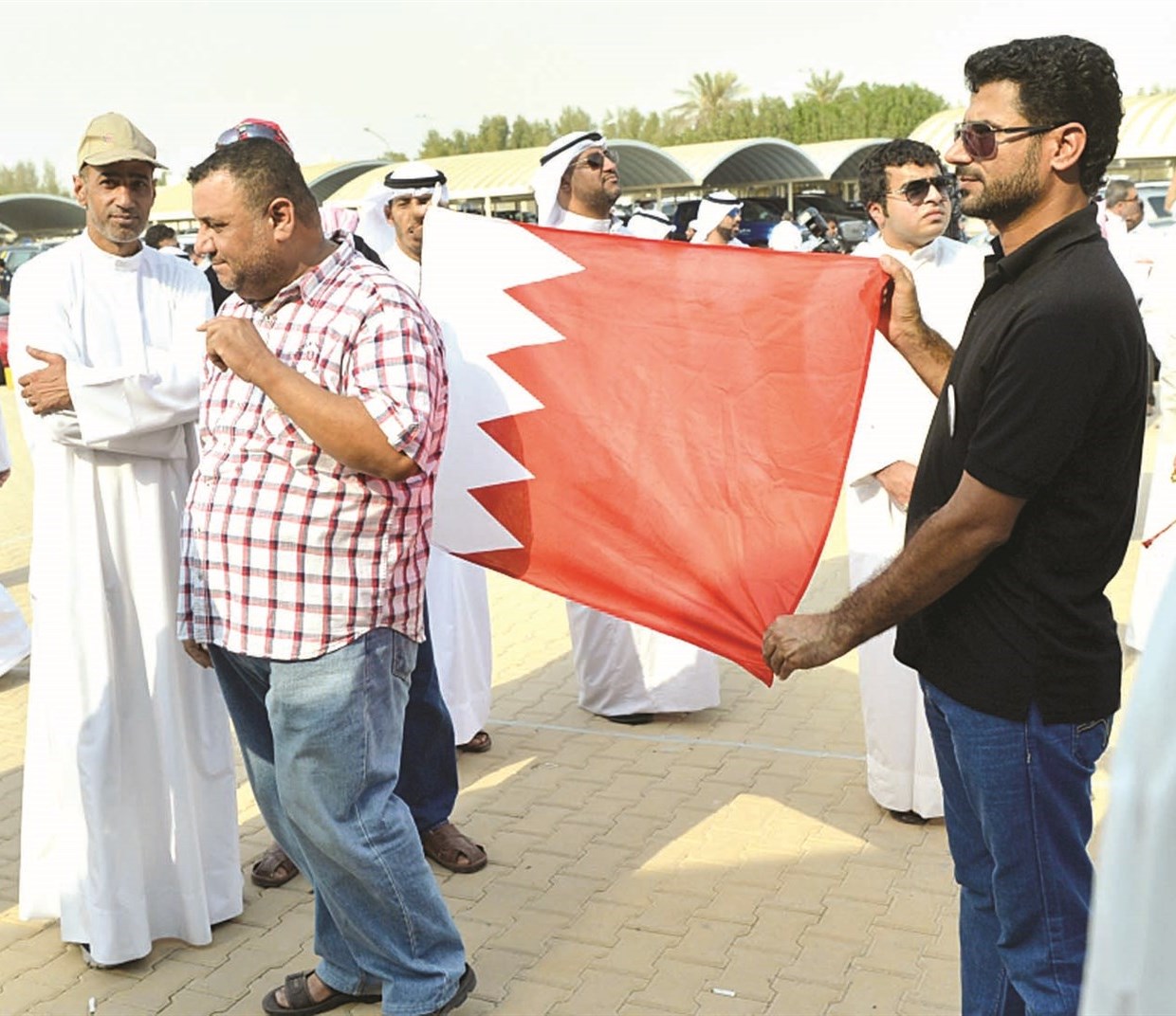 أهل البحرين... قدموا التعازي