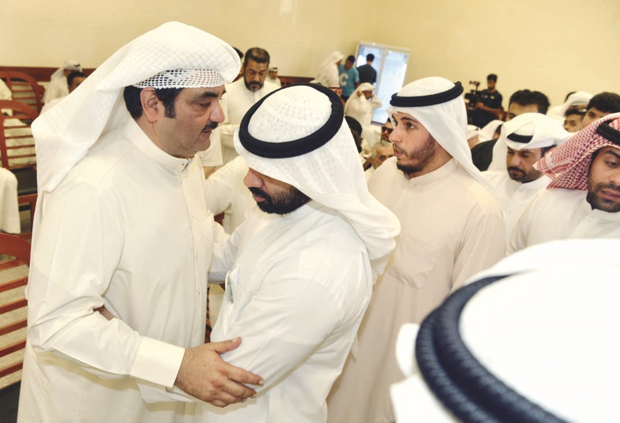 بشار عبدالحسين يتلقى التعازي