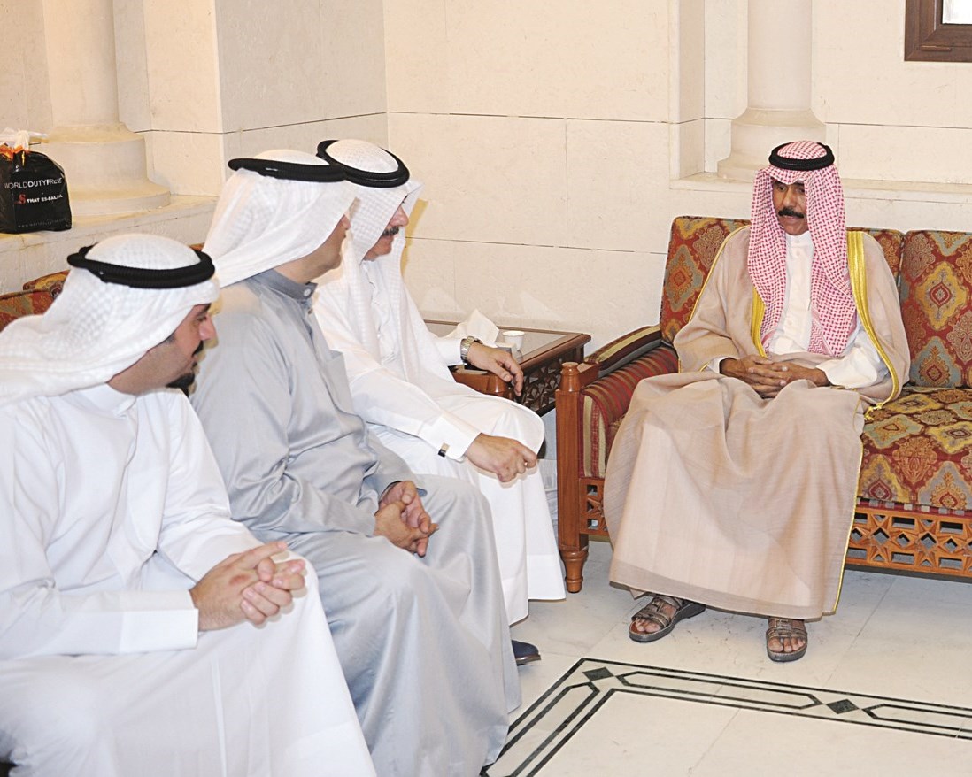 سمو ولي العهد يعزّي أسرة الفقيد