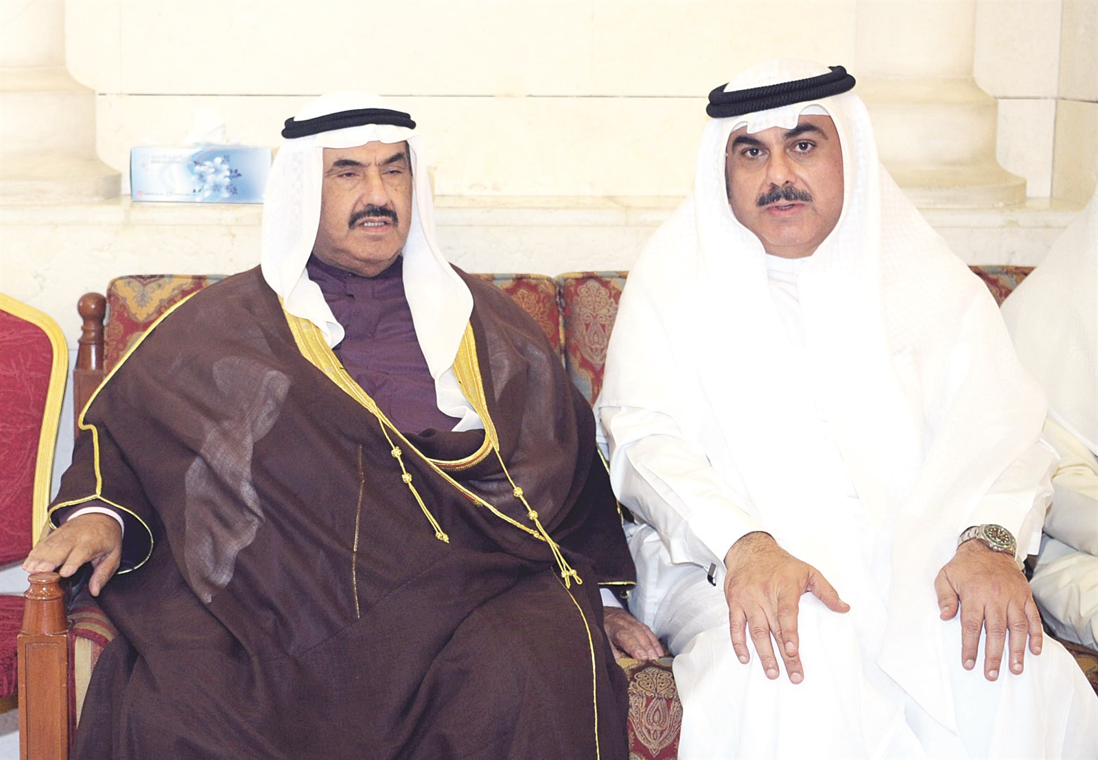 سمو الشيخ ناصر المحمد يقدّم واجب العزاء