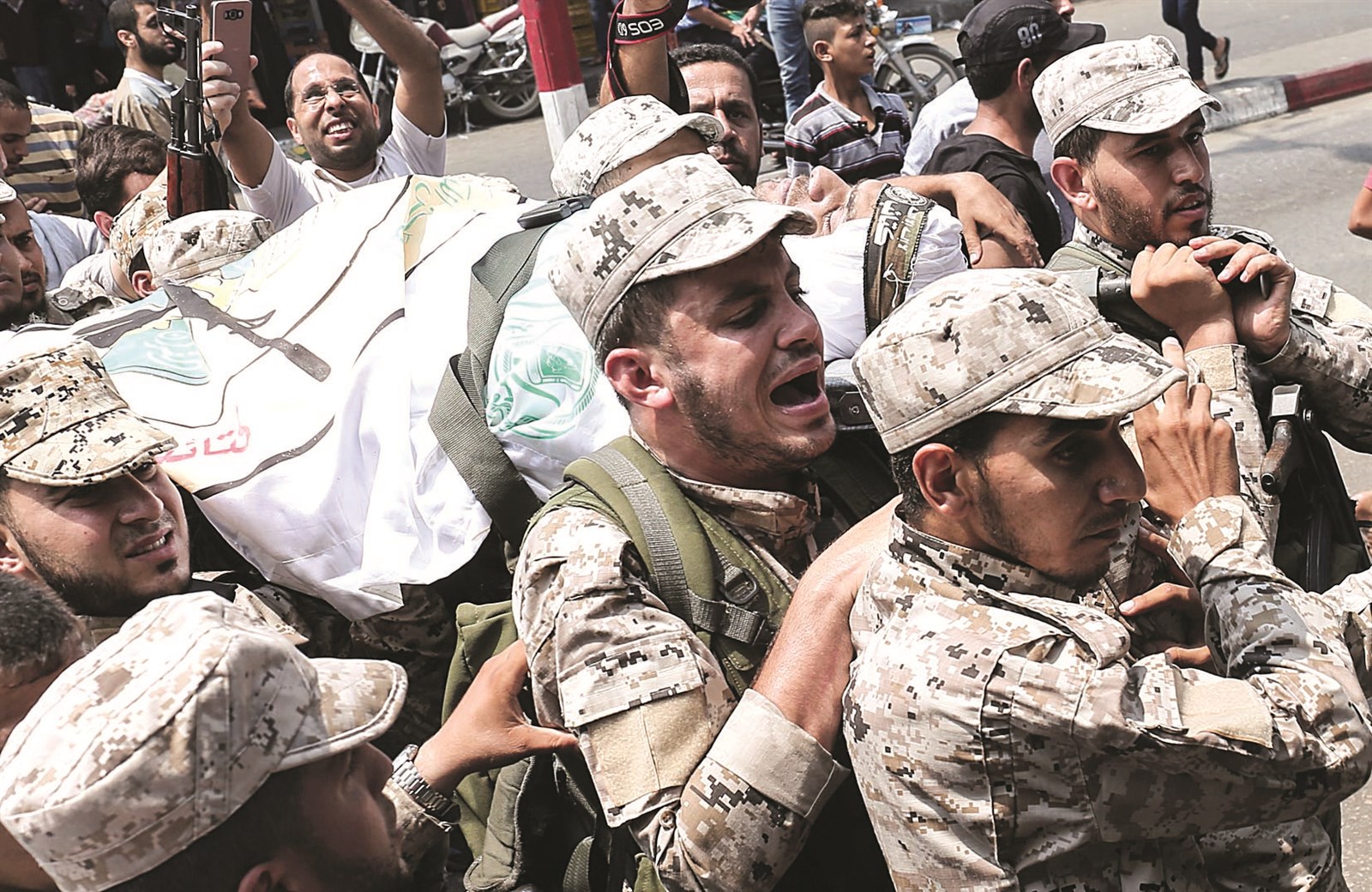 u062au0634u064au064au0639 u0627u0644u0642u064au0627u062fu064a u0641u064a u00abu0643u062au0627u0626u0628 u0627u0644u0642u0633u0627u0645u00bb u0627u0644u0630u064a u0642u062au0644 u0628u062au0641u062cu064au0631 u0627u0646u062au062du0627u0631u064a u0641u064a u0642u0637u0627u0639 u063au0632u0629 (u0627 u0641 u0628)