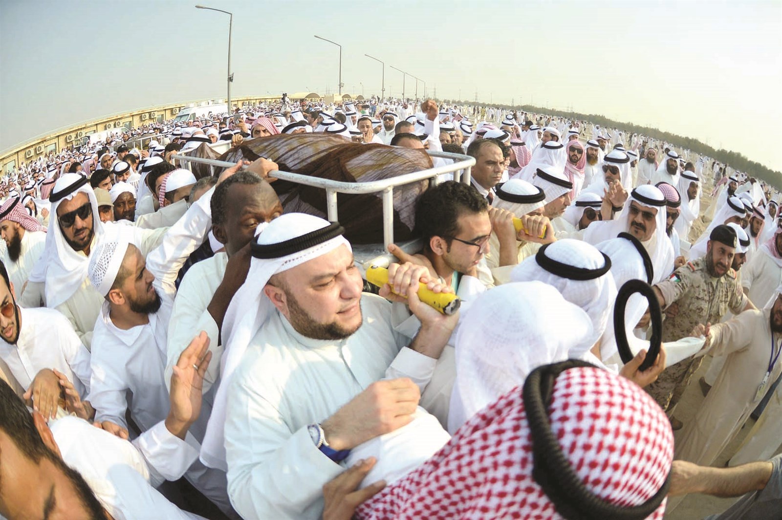 نعش الشهيد وليد العلي على الأكتاف