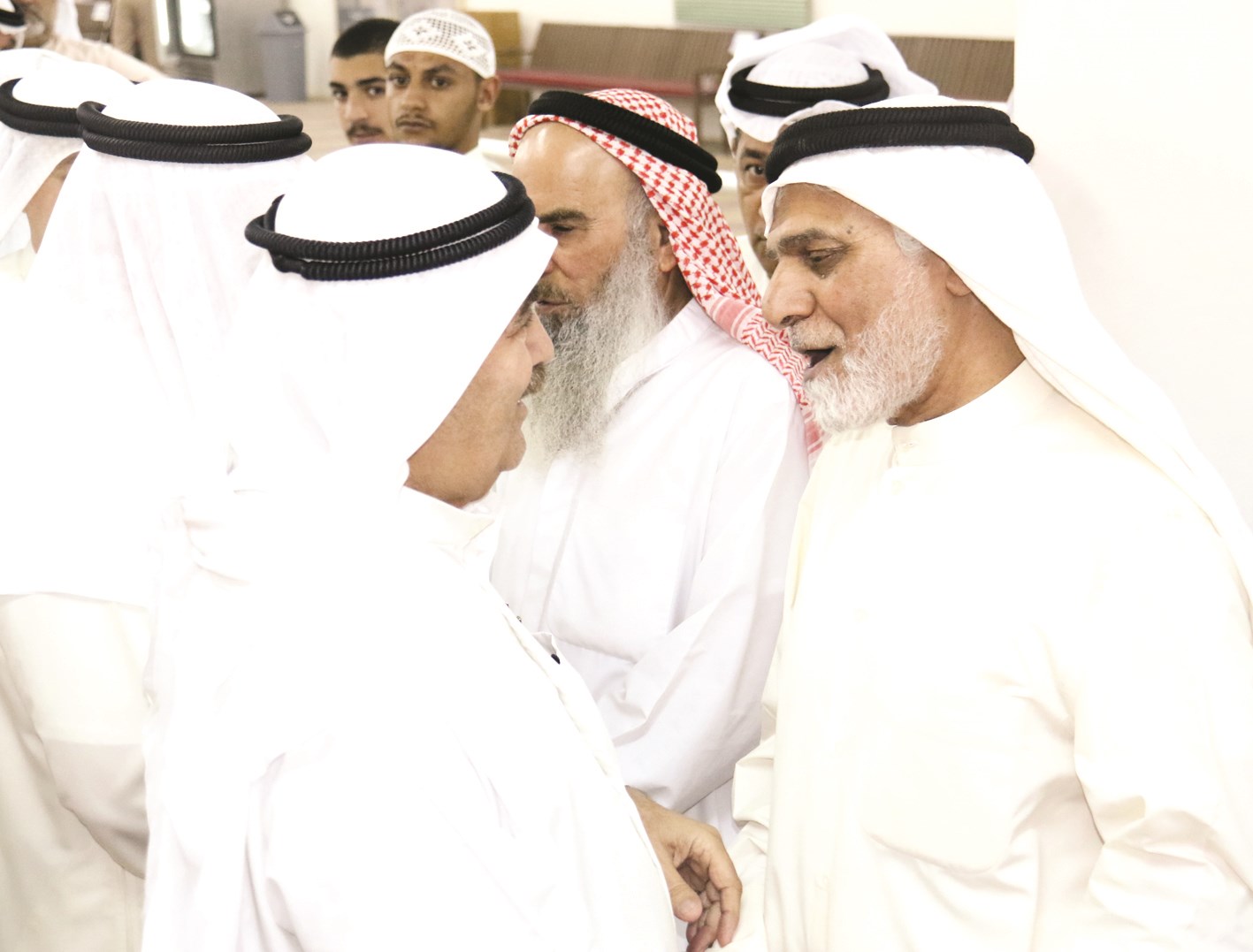 والدا الشهيدين يعزيان بعضهما