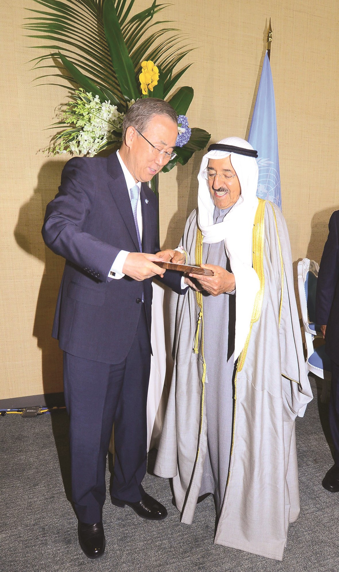 u0633u0645u0648 u0627u0644u0623u0645u064au0631 u0645u062au0633u0644u0645u0627u064b u0645u0646 u0628u0627u0646 u0643u064a u0645u0648u0646 u0634u0647u0627u062fu0629 u00abu0642u0627u0626u062f u0627u0644u0639u0645u0644 u0627u0644u0625u0646u0633u0627u0646u064au00bb