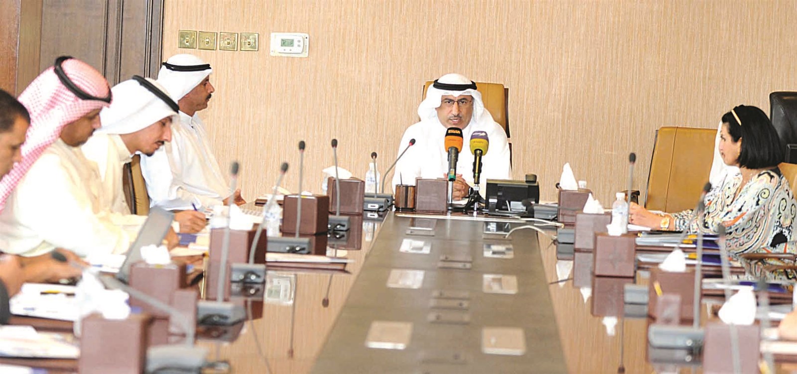 u0627u0644u0641u0627u0631u0633 u0645u062au062du062fu062bu0627 u0641u064a u0627u0644u0645u0624u062au0645u0631 u0627u0644u0635u062du0627u0641u064a (u062au0635u0648u064au0631 u0646u0648u0631 u0647u0646u062fu0627u0648u064a)