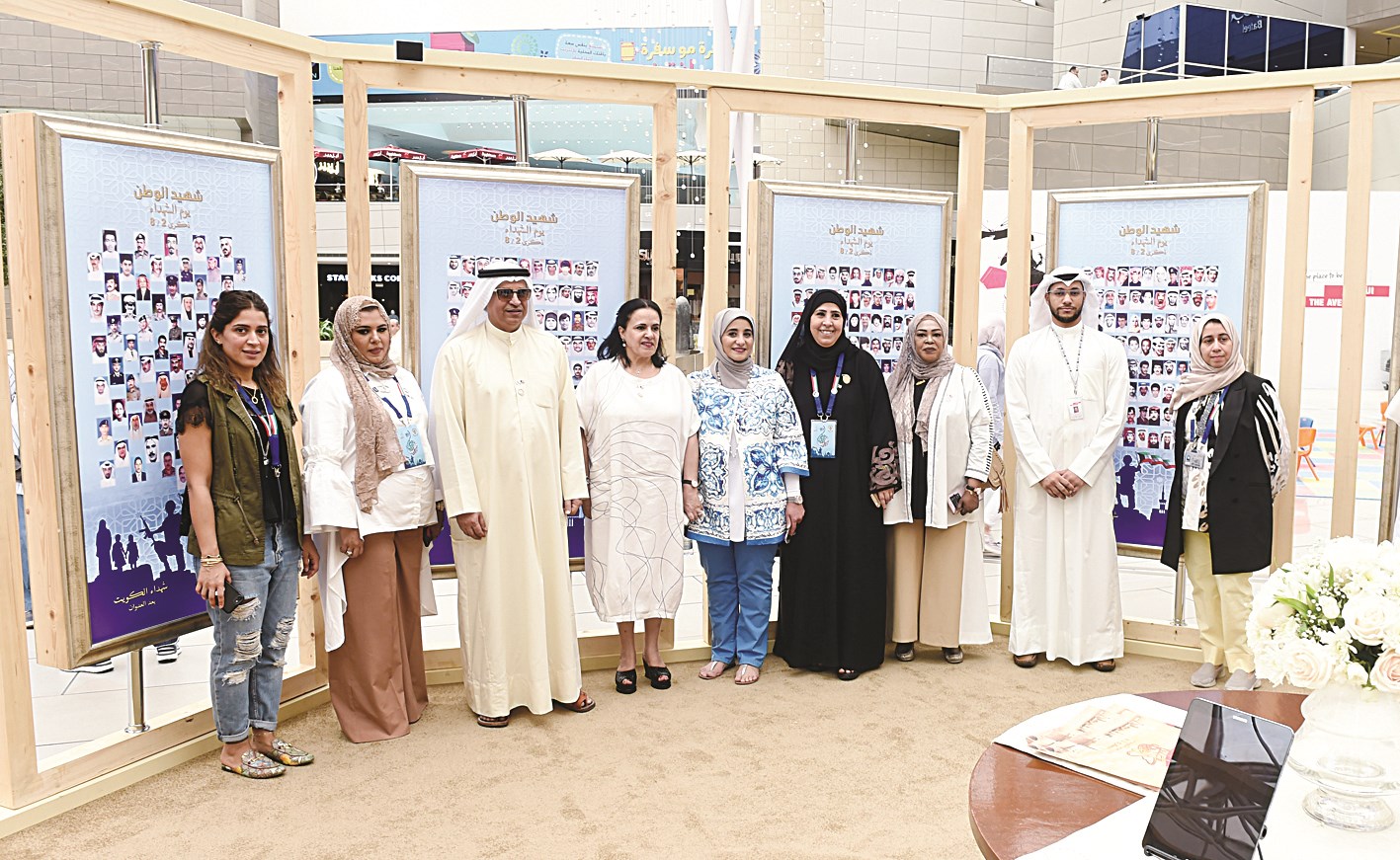 u0641u0627u0637u0645u0629 u0627u0644u0623u0645u064au0631 u0648u0627u0644u0639u0648u0641u0627u0646 u064au062au0648u0633u0637u0627u0646 u0627u0644u0642u0627u0626u0645u064au0646 u0639u0644u0649 u0627u0644u0645u0639u0631u0636  (u062au0635u0648u064au0631 u0623u0633u0639u062f u0639u0628u062f u0627u0644u0644u0647)