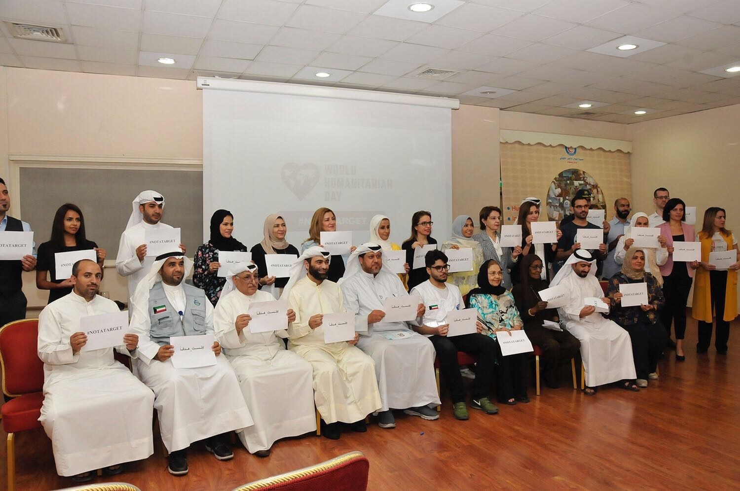 u0627u0644u0645u0634u0627u0631u0643u0648u0646 u0641u064a u0648u0631u0634u0629 u0627u0644u0647u0644u0627u0644 u0627u0644u0623u062du0645u0631 (u0643u0648u0646u0627)