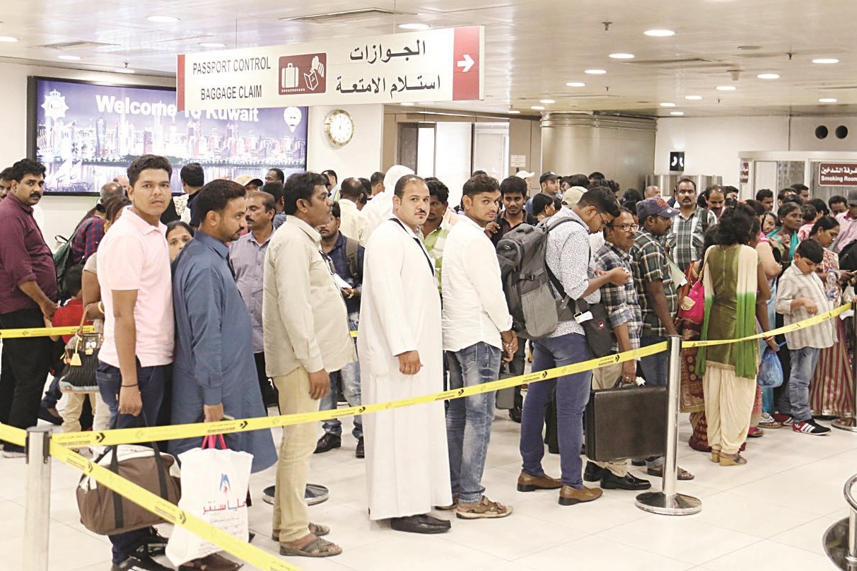 كاونترات جاهزة لاستقبال القادمين