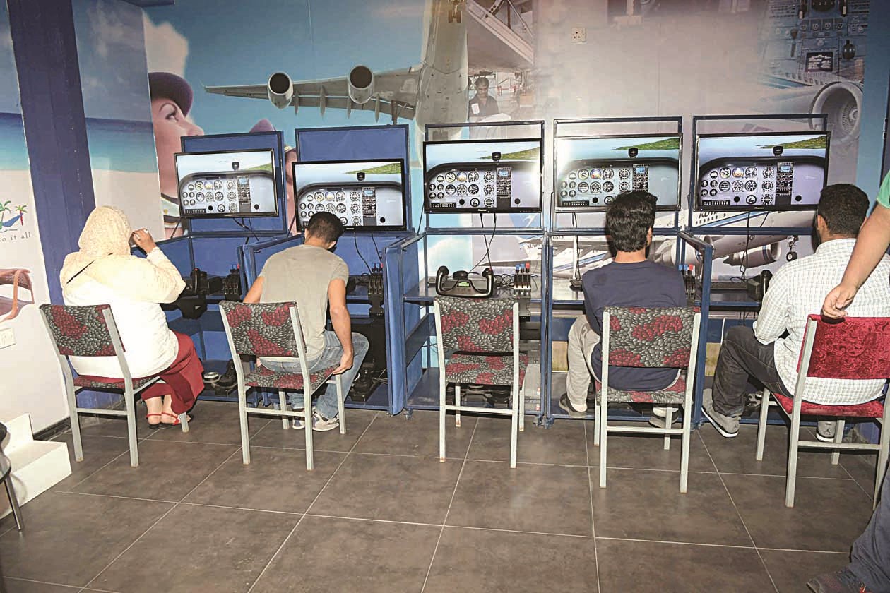 الطلبة بمواجهة برامج المحاكاة