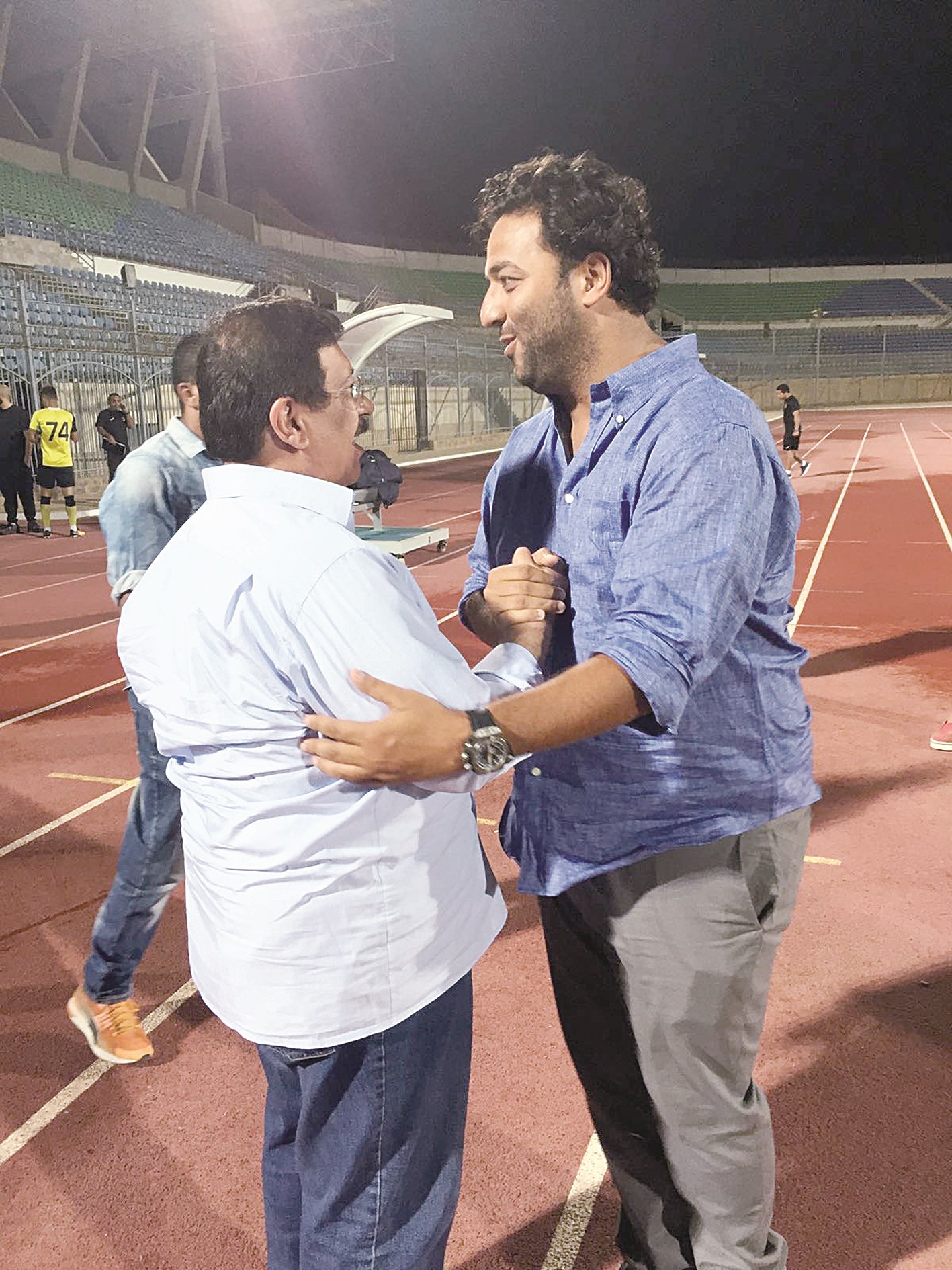 خليل البلام مصافحاً أحمد حسام «ميدو»