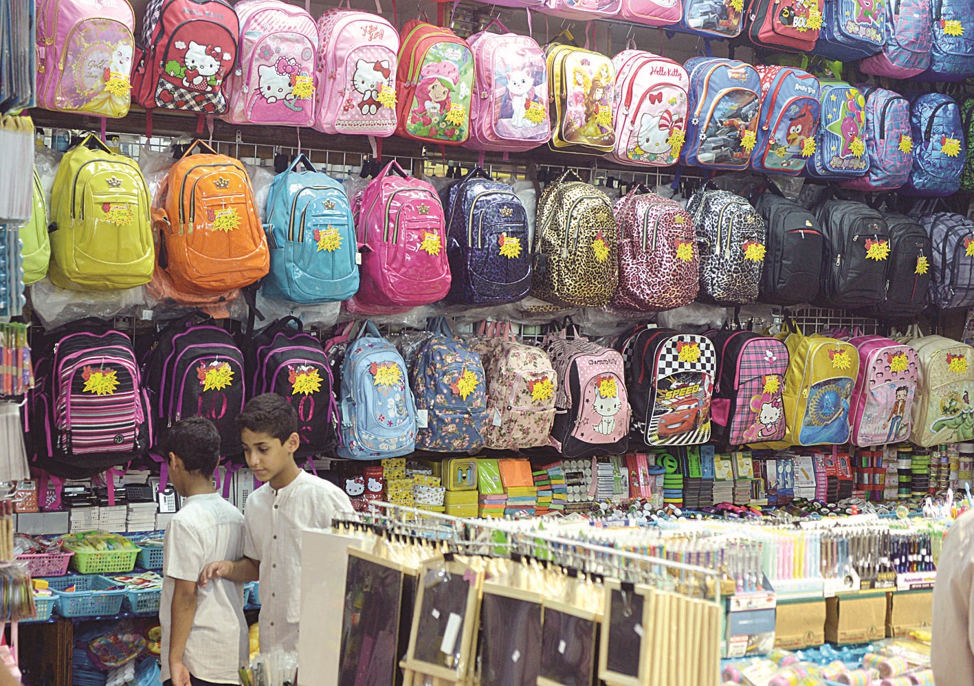 حقائب تنتظر زبائنها