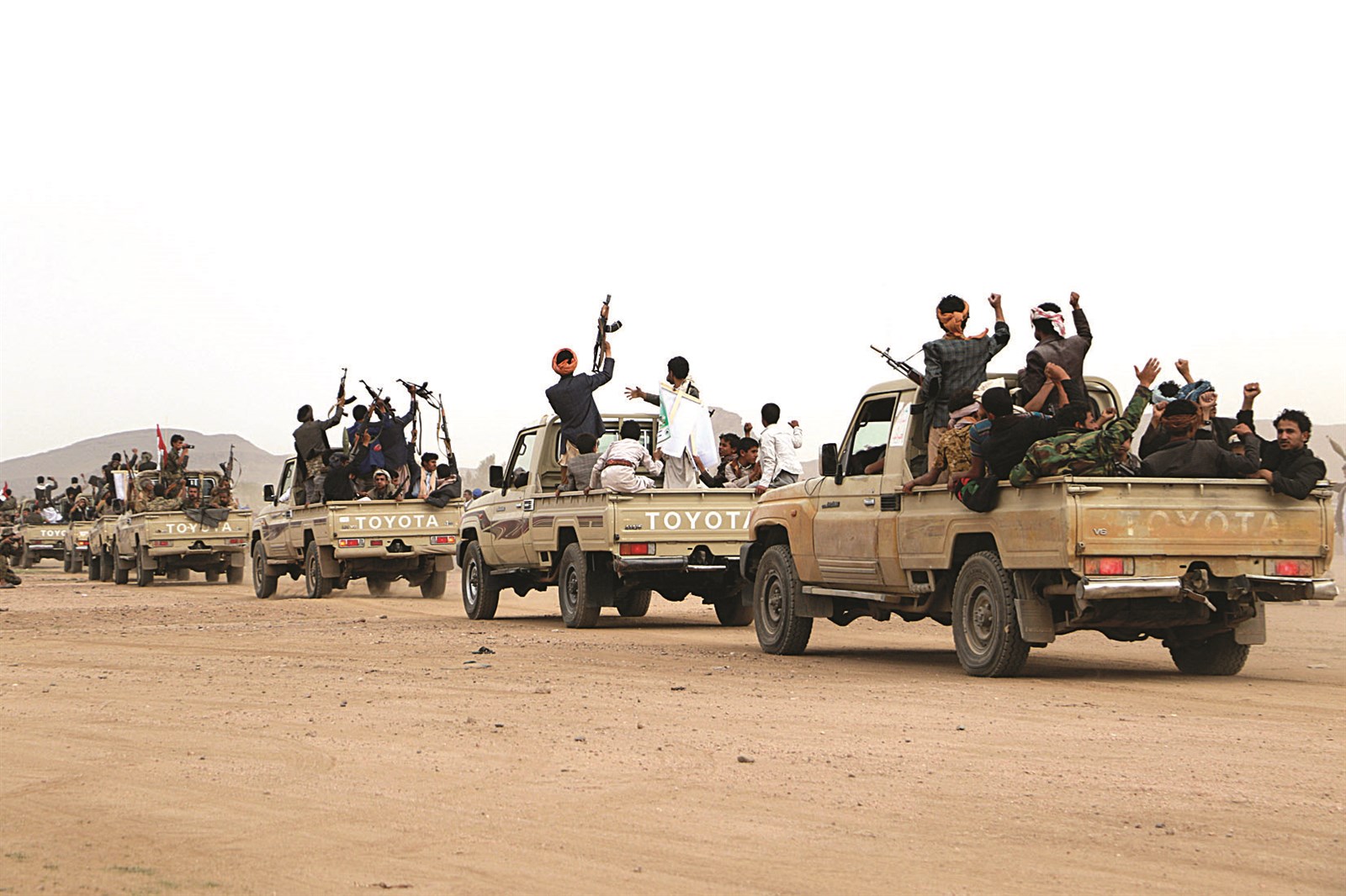 u0645u0633u0644u062du0648u0646 u062du0648u062bu064au0648u0646 u064au062au062cu0647u0648u0646 u0645u0646 u0645u0639u0642u0644u0647u0645 u0641u064a u0635u0639u062fu0629 u0634u0645u0627u0644 u0627u0644u064au0645u0646 u0625u0644u0649 u0627u0644u0639u0627u0635u0645u0629 u0635u0646u0639u0627u0621 (u0631u0648u064au062au0631u0632)