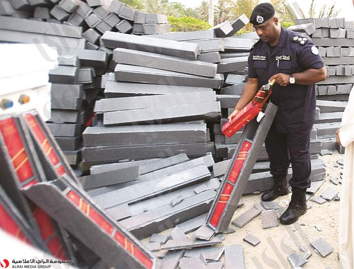 u0623u0646u0642u0630 u0645u062fu064au0631 u0623u0645u0646 u0627u0644u0623u062du0645u062fu064a u0627u0644u0639u0645u064au062f u0639u0628u062fu0627u0644u0644u0647 u0633u0641u0627u062d u00abu0627u0644u0631u0624u0648u0633u00bb u0645u0646 u0627u0644u062eu0645u0631 u0648u0645u0627 u0628u0639u062fu0647u0627 u0625u062bu0631 u0648u0636u0639 u064au062fu0647 u0623u0645u0633 u0639u0644u0649 u00abu062cu0631u062du00bb u0627u0644u0645u0646u0643u0631 u0627u0644u0630u064a u064au0642u062fu0631 u0633u0639u0631u0647 u0628u0646u062du0648 u0645u0644u064au0648u0646 u062fu064au0646u0627u0631 (u062au0635u0648u064au0631 u0623u0633u0639u062f u0639u0628u062fu0627u0644u0644u0647)